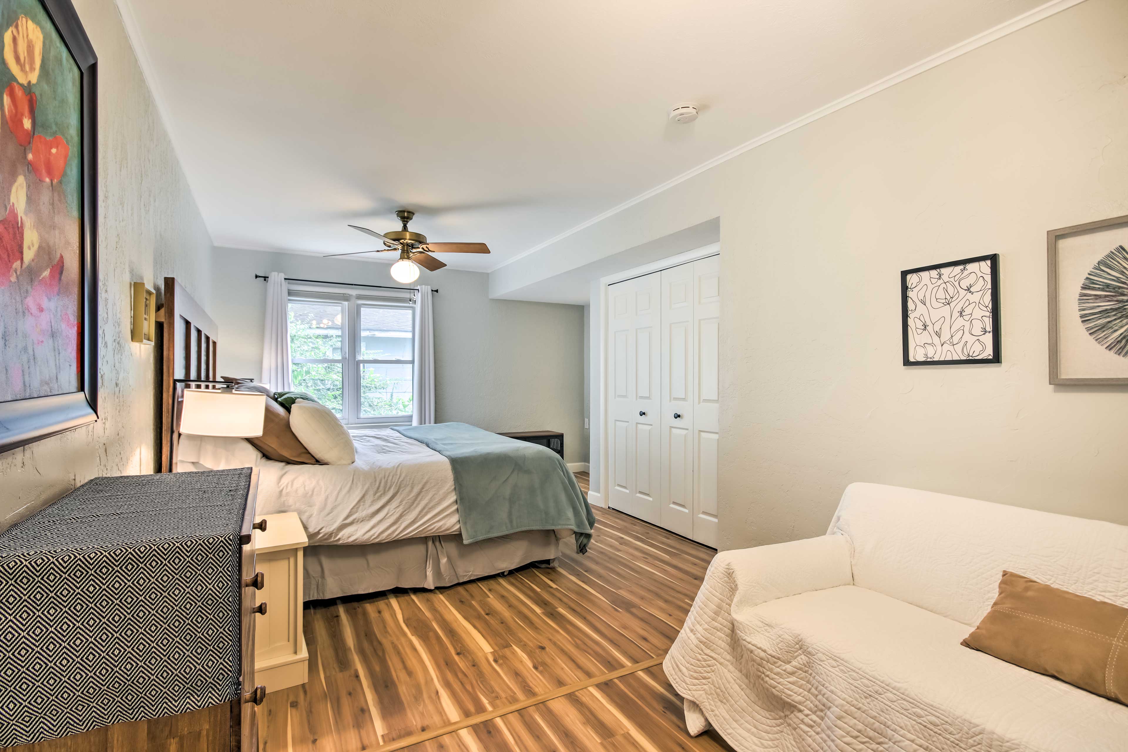 Modern Lakefront Home w/ Dock, Deck & Boat Slip! Eucha, OK Evolve