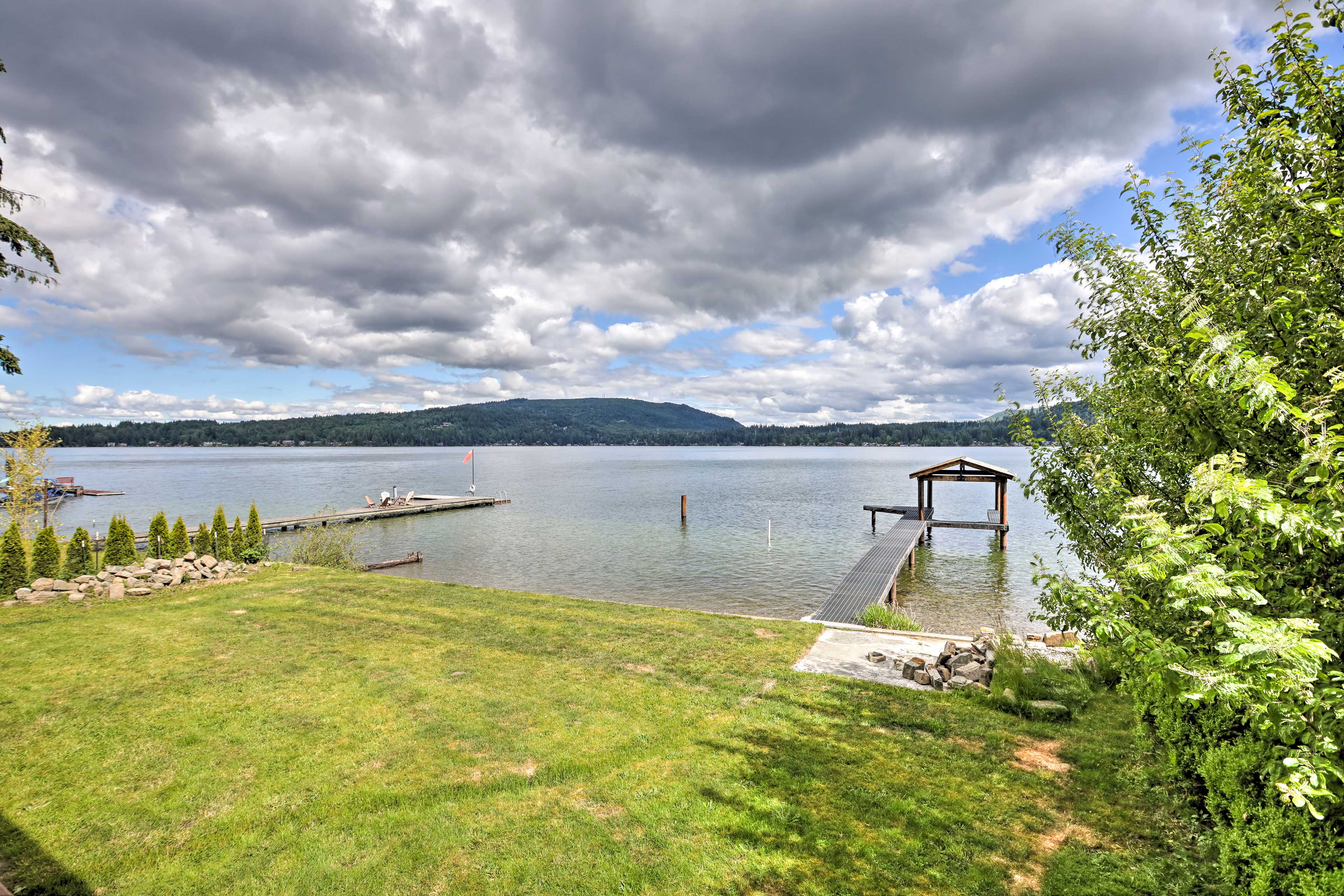 Lake House w/ Boat Dock + Mountain View! Bellingham, WA Evolve