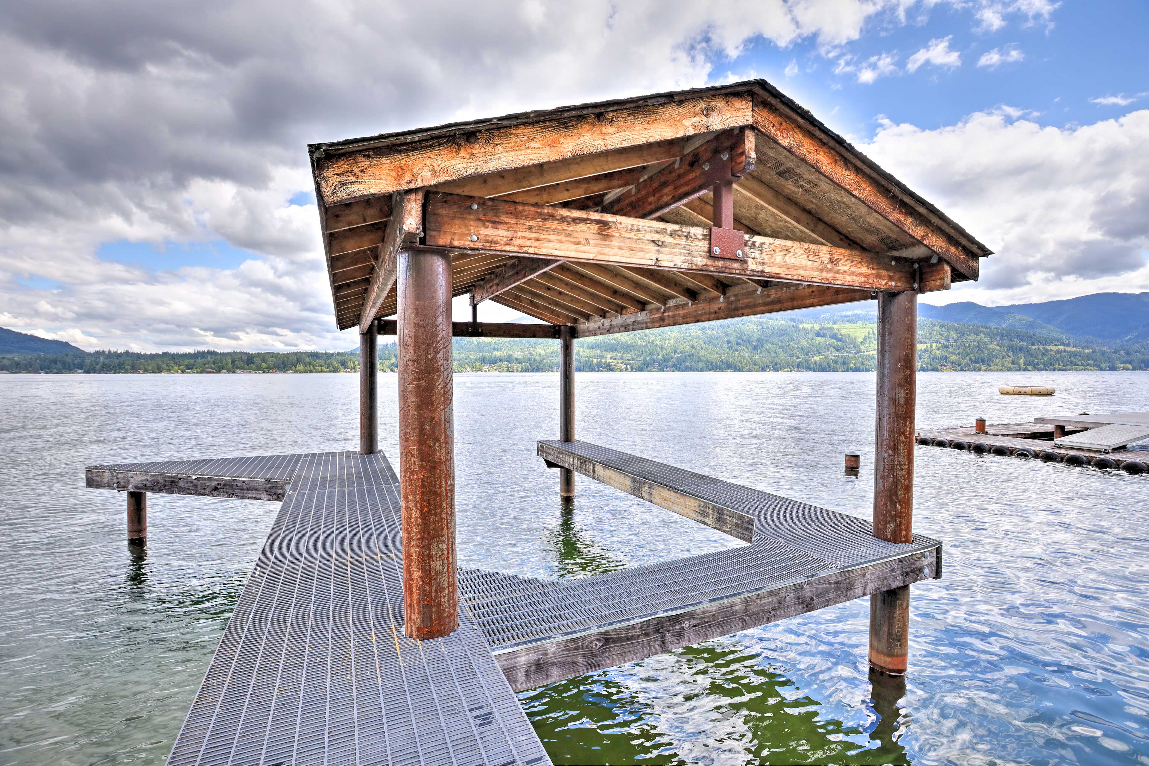 Lake House w/ Boat Dock + Mountain View! Bellingham, WA Evolve