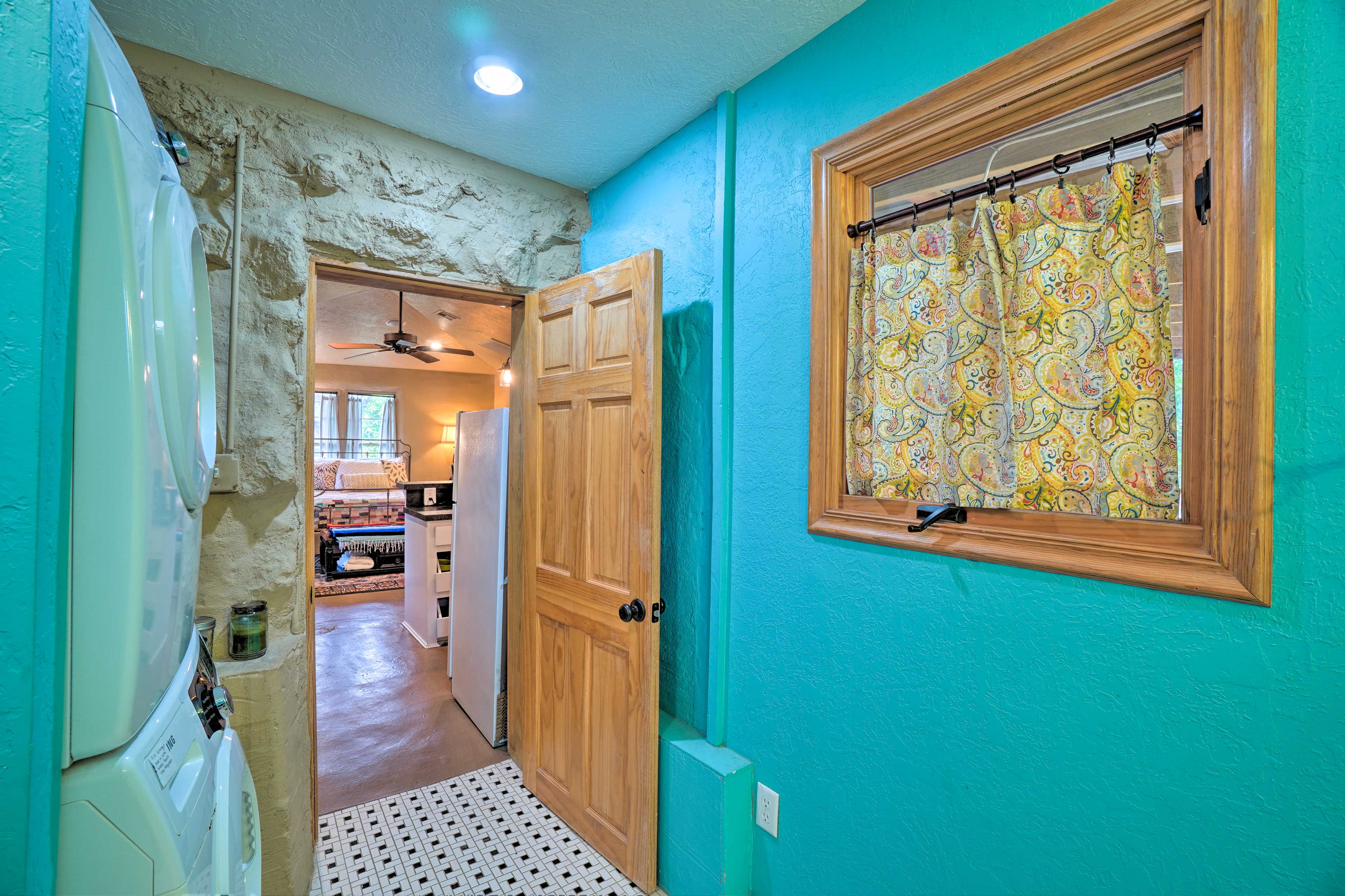 Enchanting Hilltop Cottage in Medicine Park! Evolve