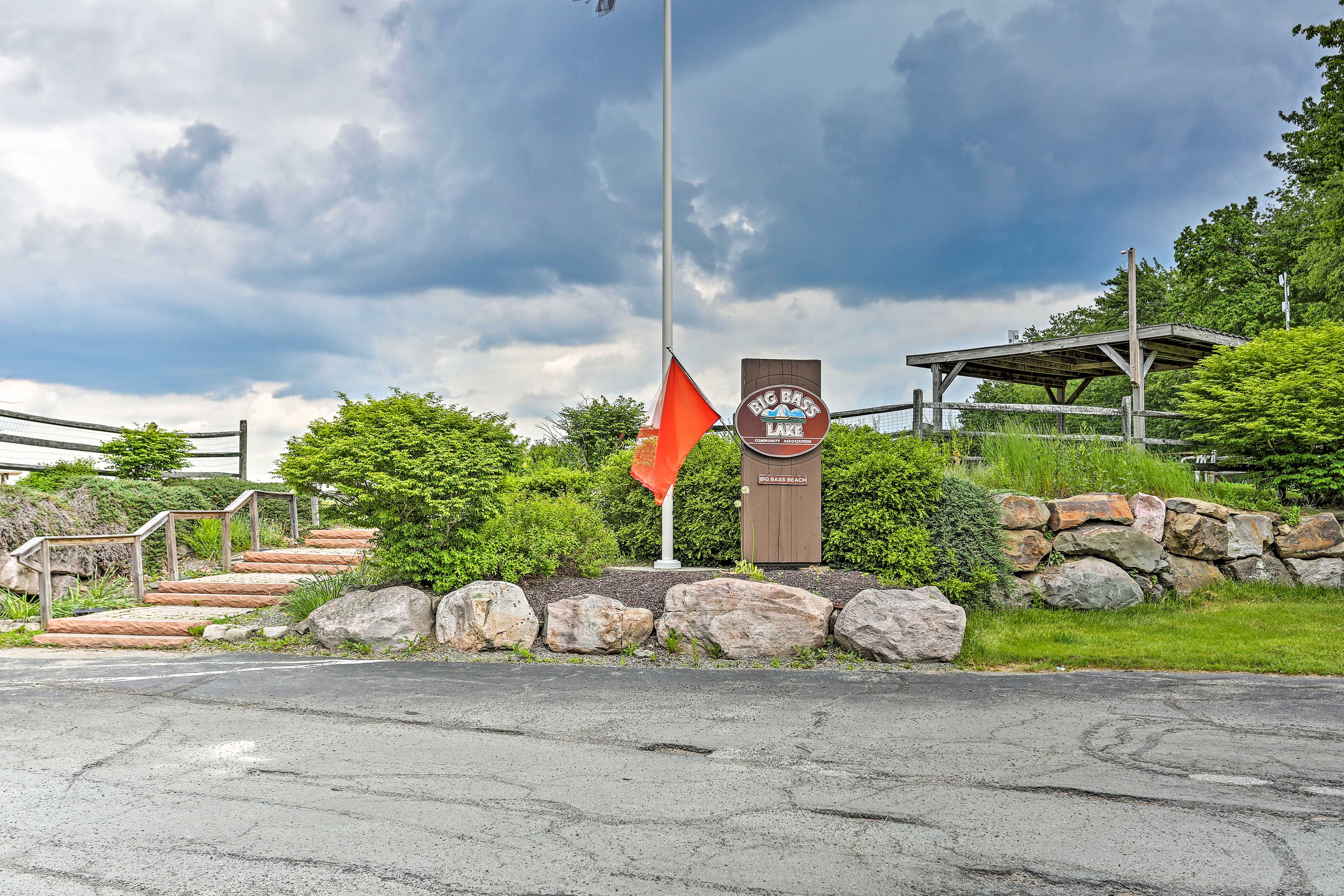 Home w/ Fire Pit in Big Bass Lake Community! Gouldsboro, PA Evolve