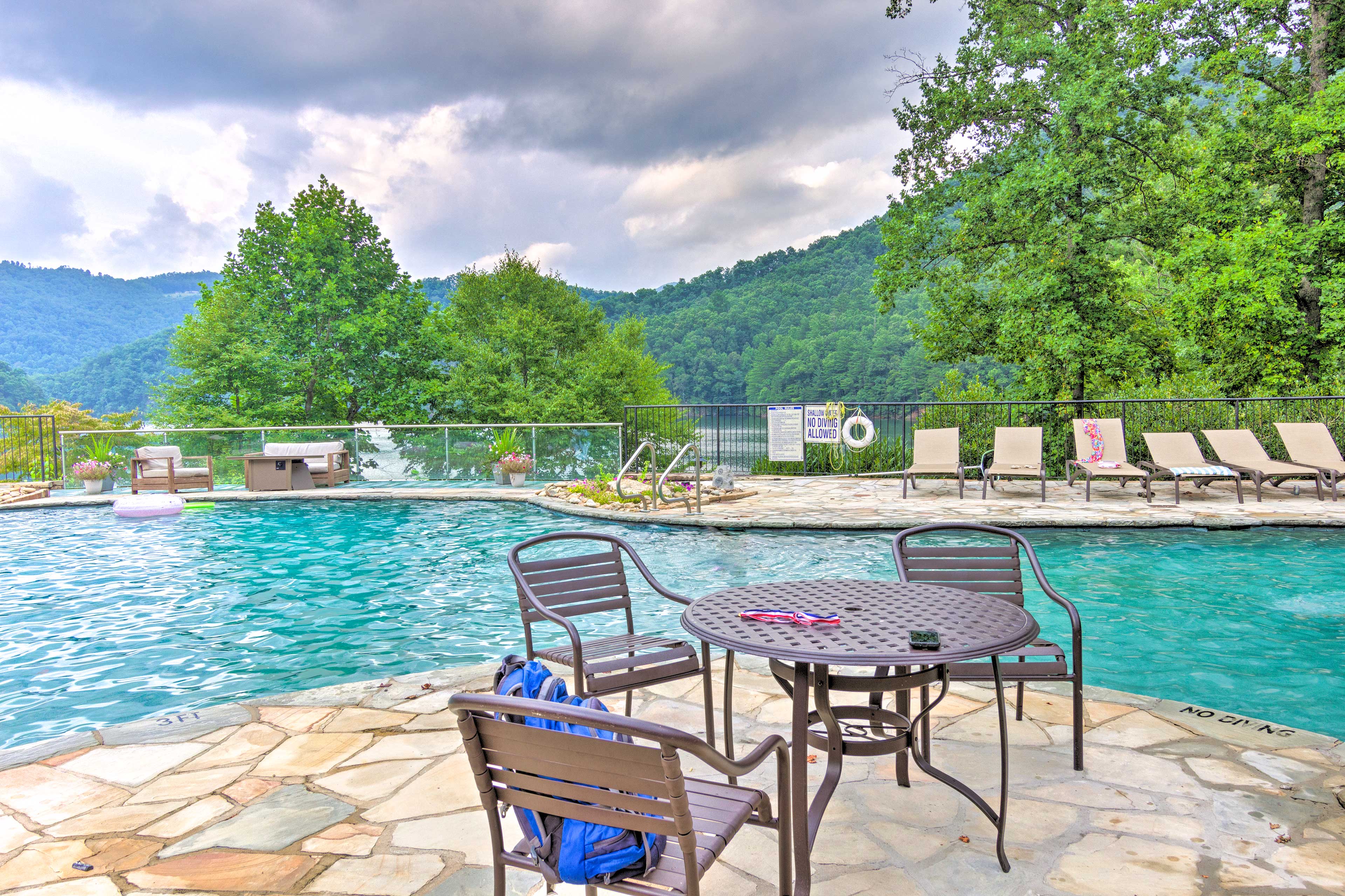 Grand Retreat in Bear Lake Reserve w/ Scenic Decks Tuckasegee, NC