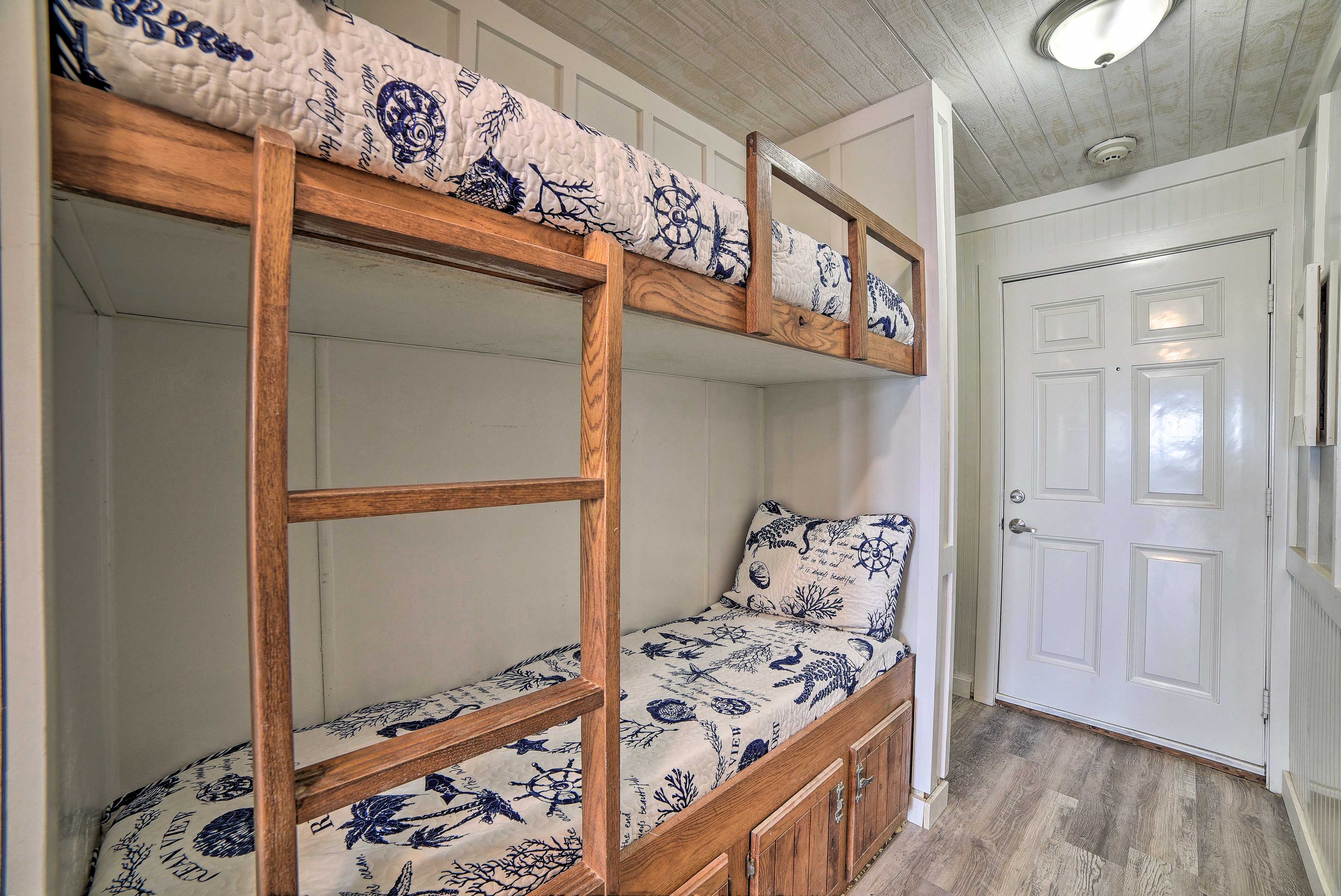 Oceanfront Corpus Christi Escape w/ Community Pool Evolve