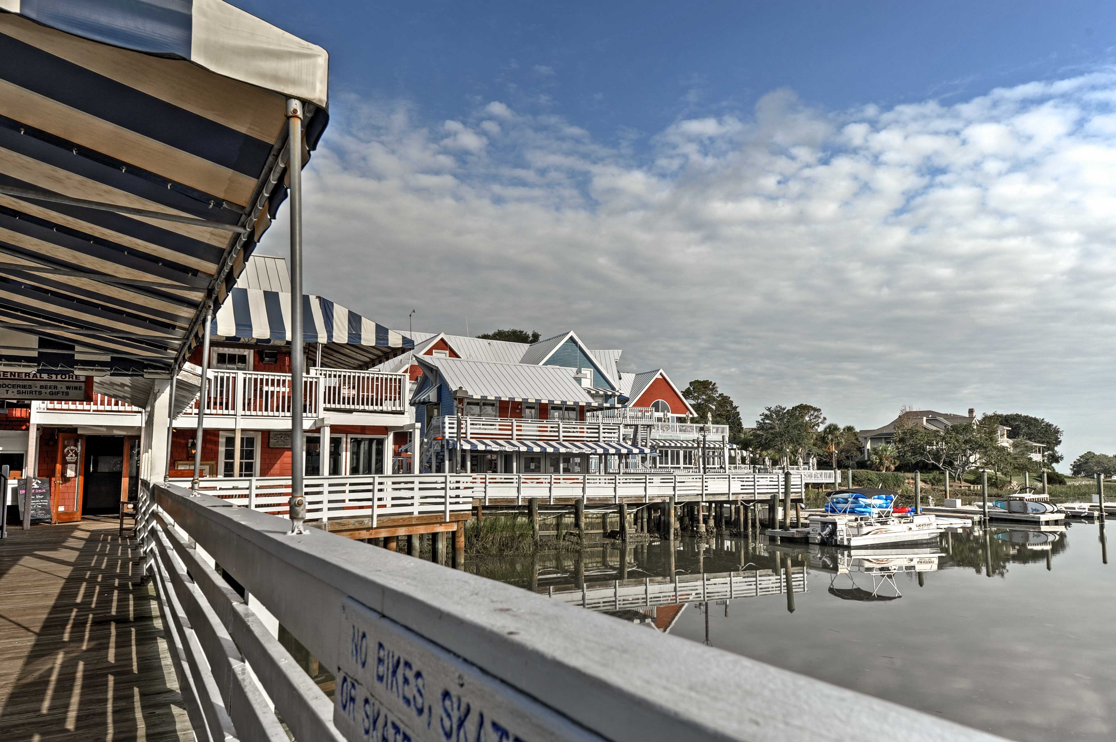 Bright Hilton Head Cottage w/ Deck 2 Mi to Beach Hilton Head Island