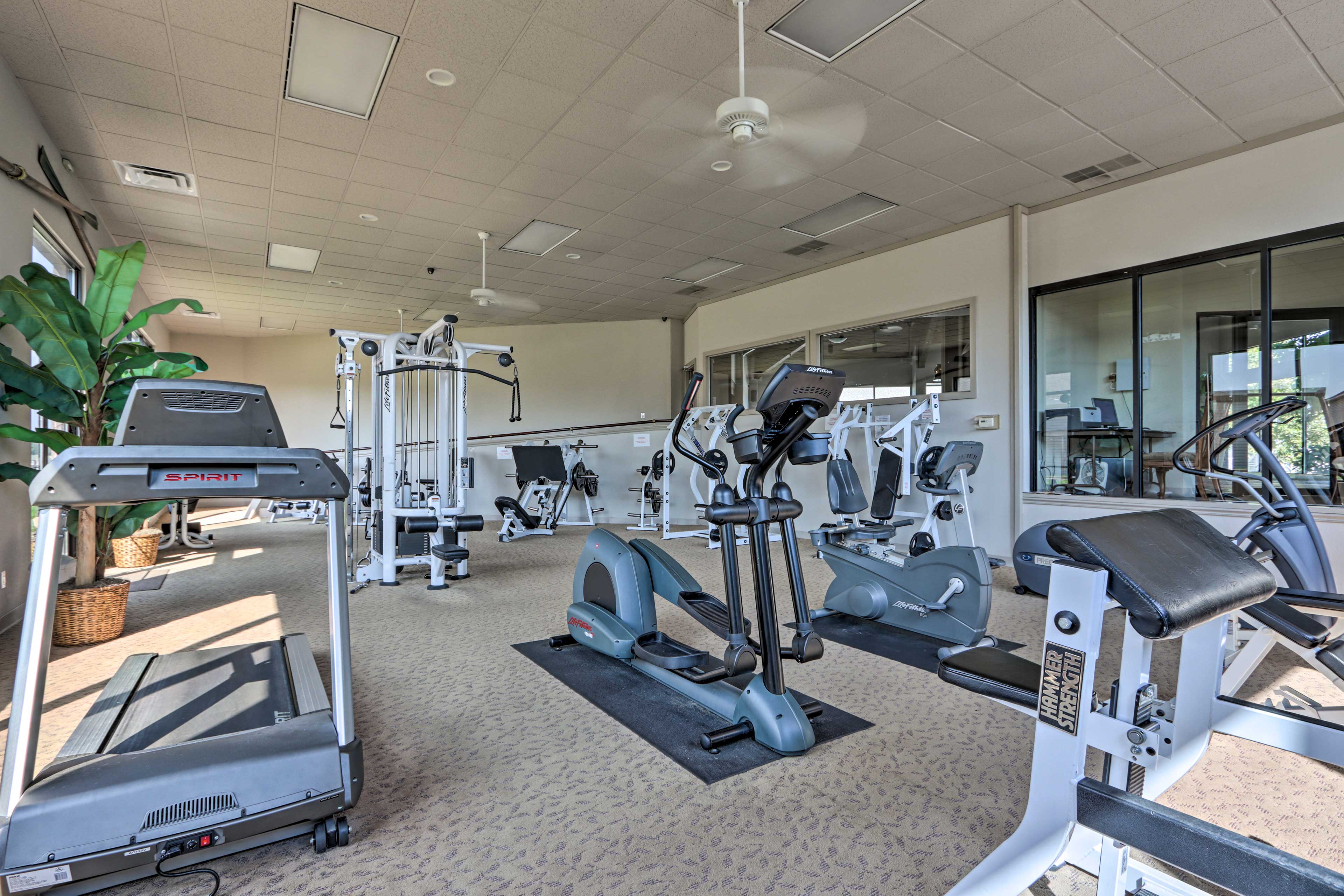 Lands End Condo w/ Resort Perks & Balcony! Osage Beach, MO Evolve