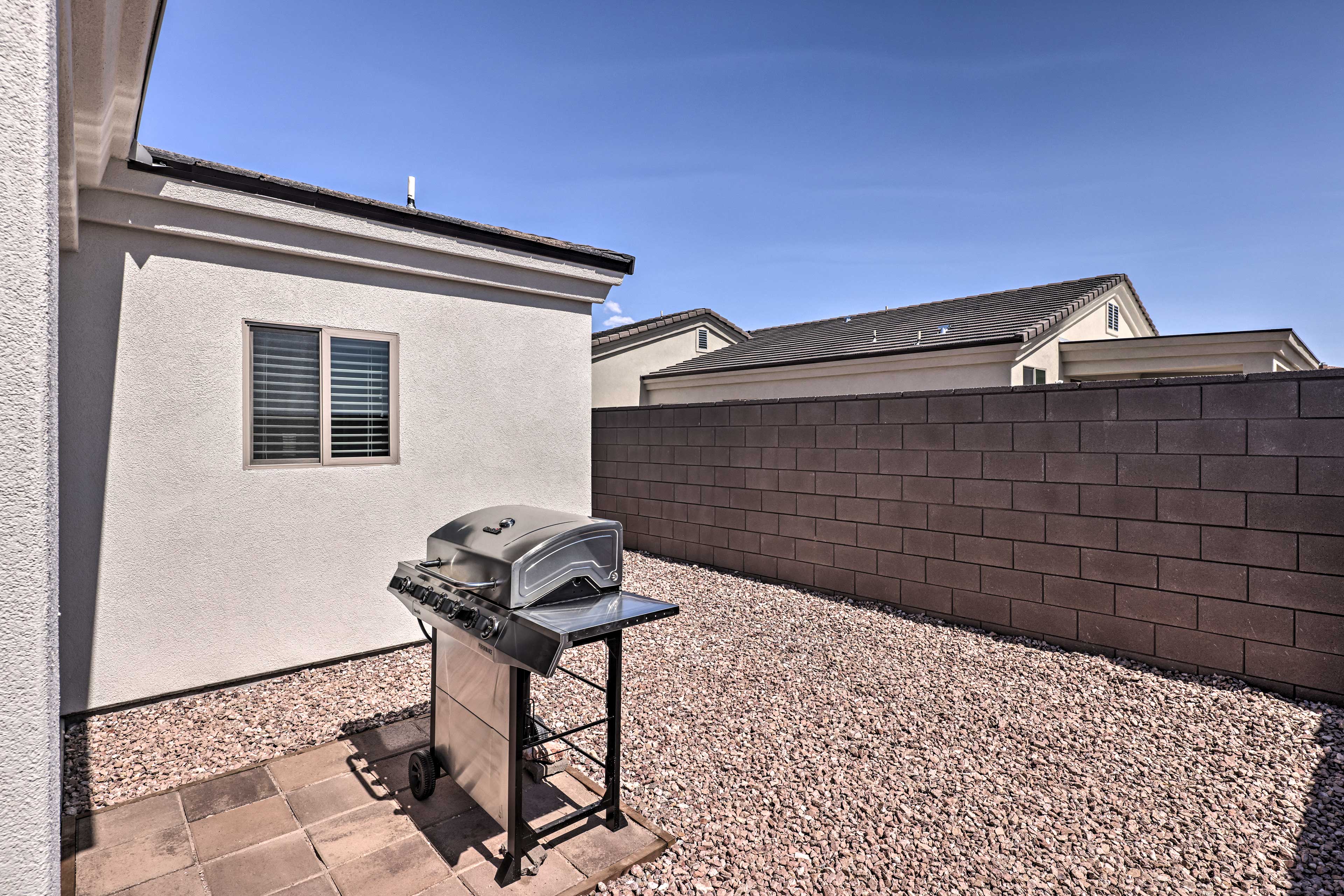 Sunny AZ Home w/ Patio 3 Mi to CO River! Bullhead City, AZ Evolve