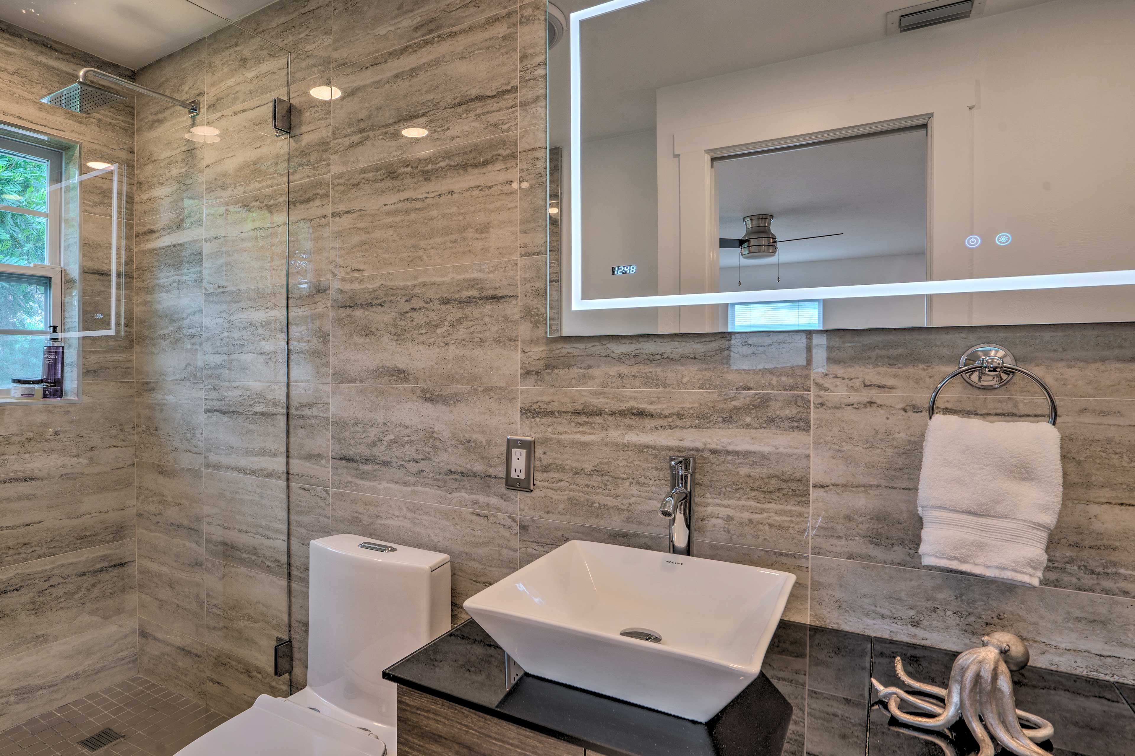 Colorful Fort Myers Home w/ Sunroom & Patio! Evolve