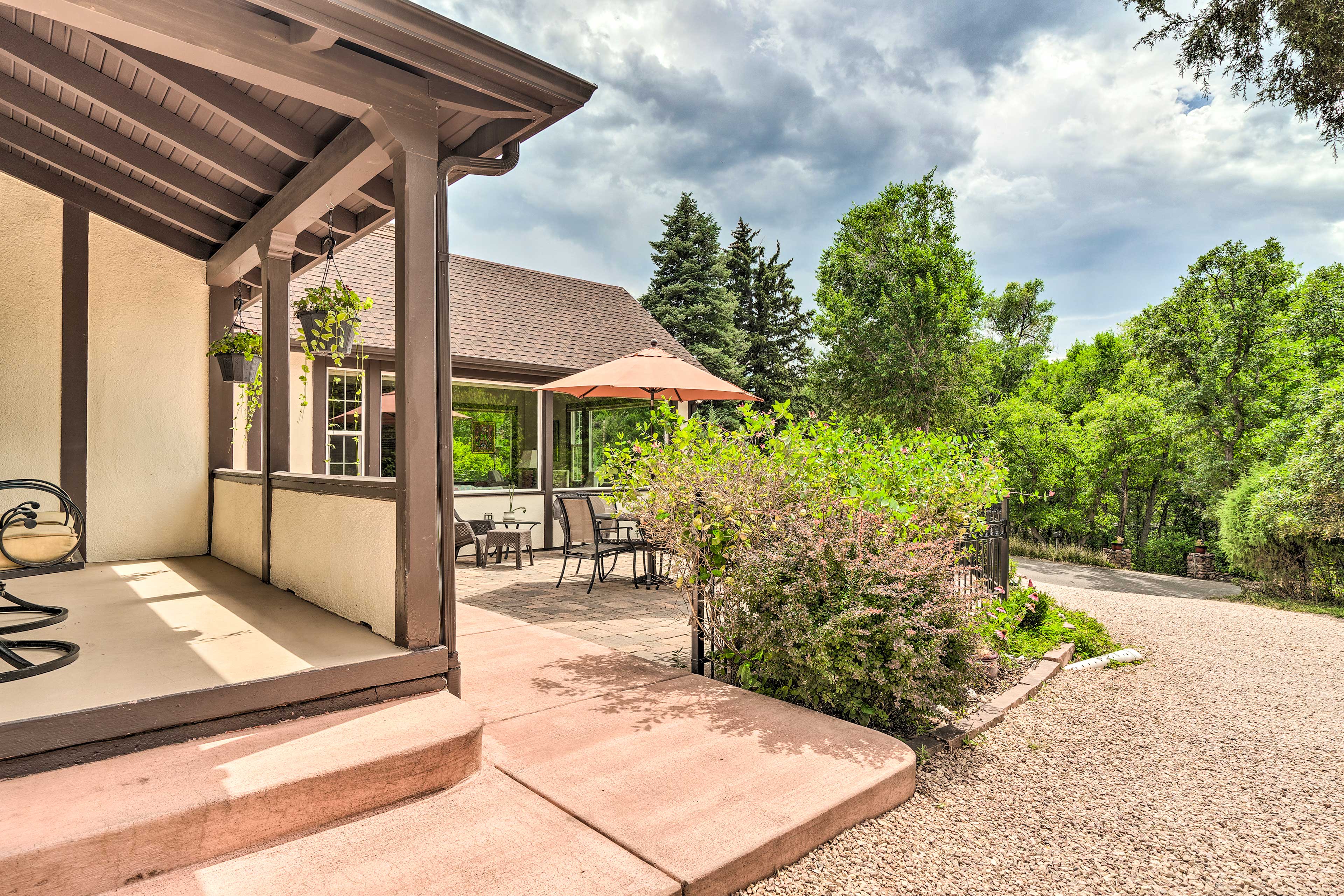 Spacious Manitou Home w/ Views in Central Location Manitou Springs