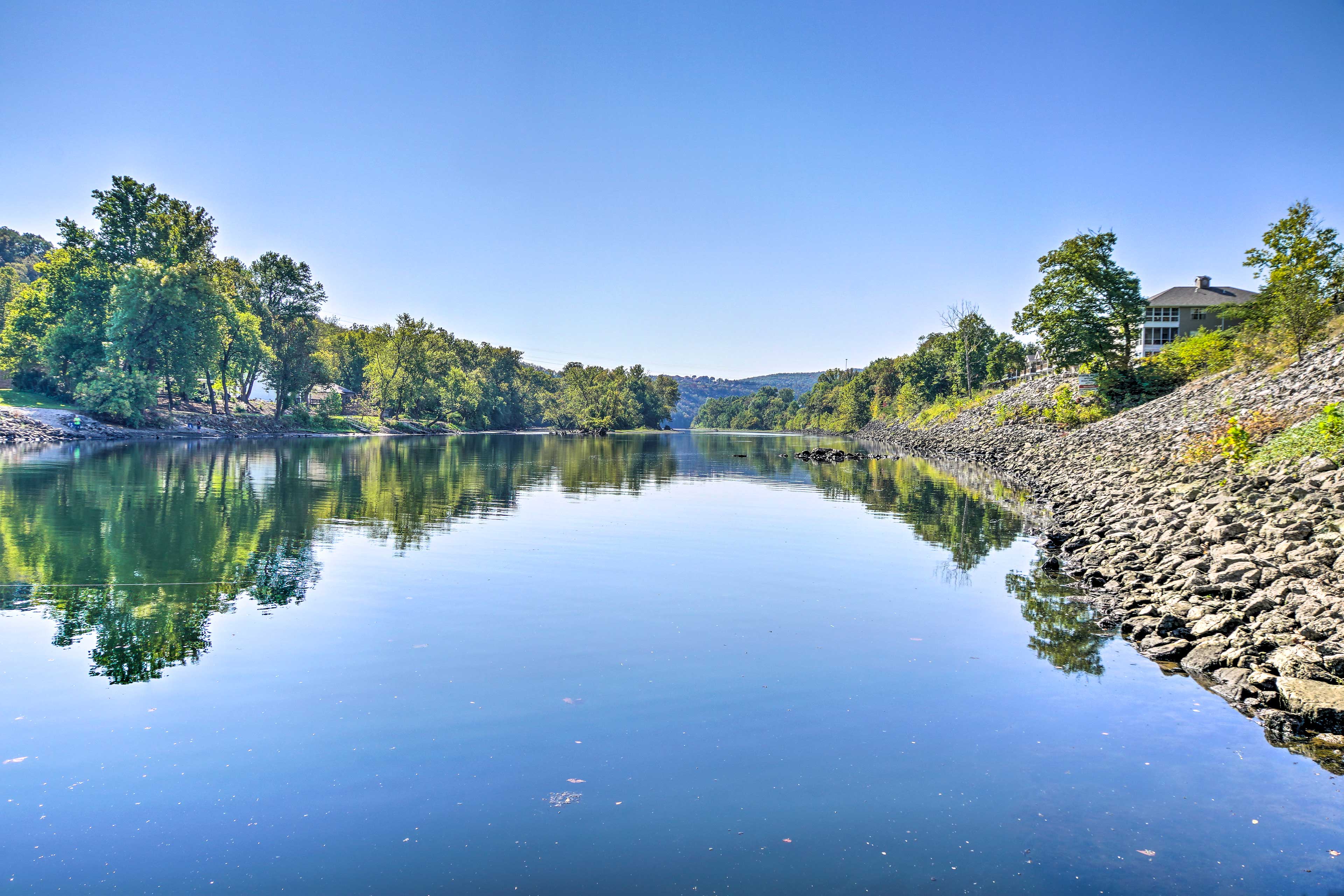 Cozy WalkIn Retreat on Lake Branson, MO Evolve