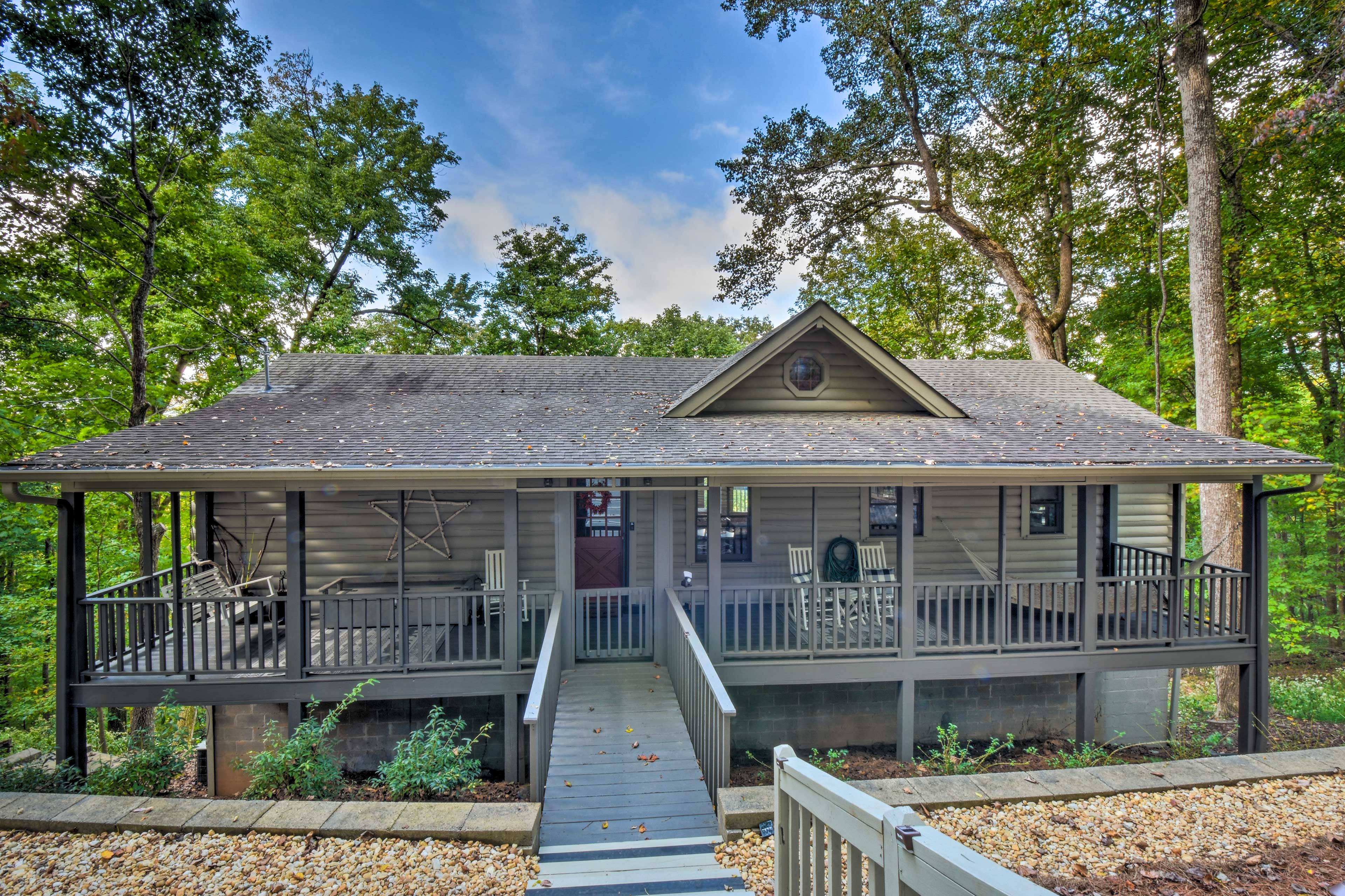 Bent Tree Cabin with Mountain & Lake Views! Jasper, GA Evolve