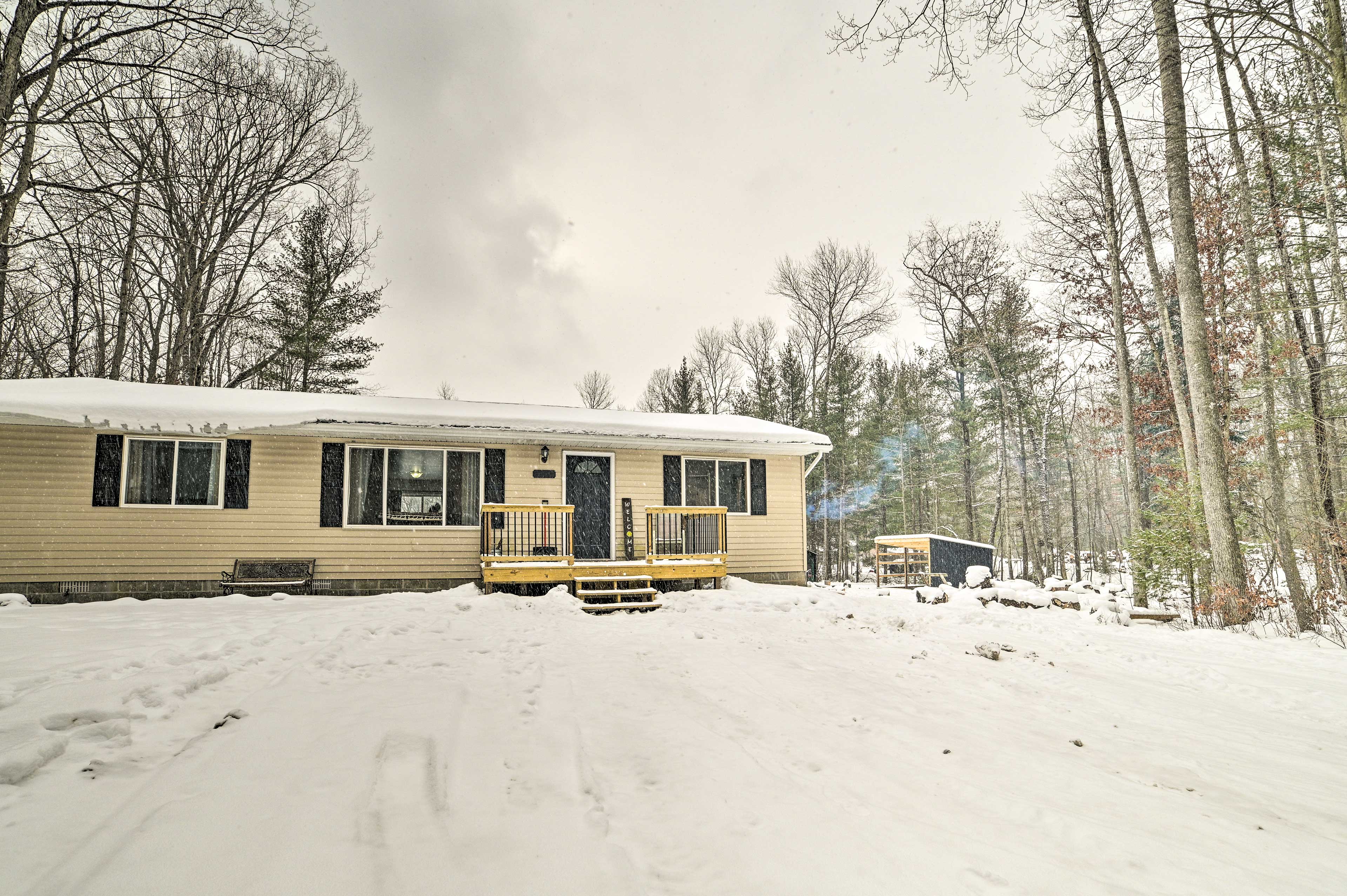 Warm & Family Home Near Jose Lake! South Branch, MI Evolve