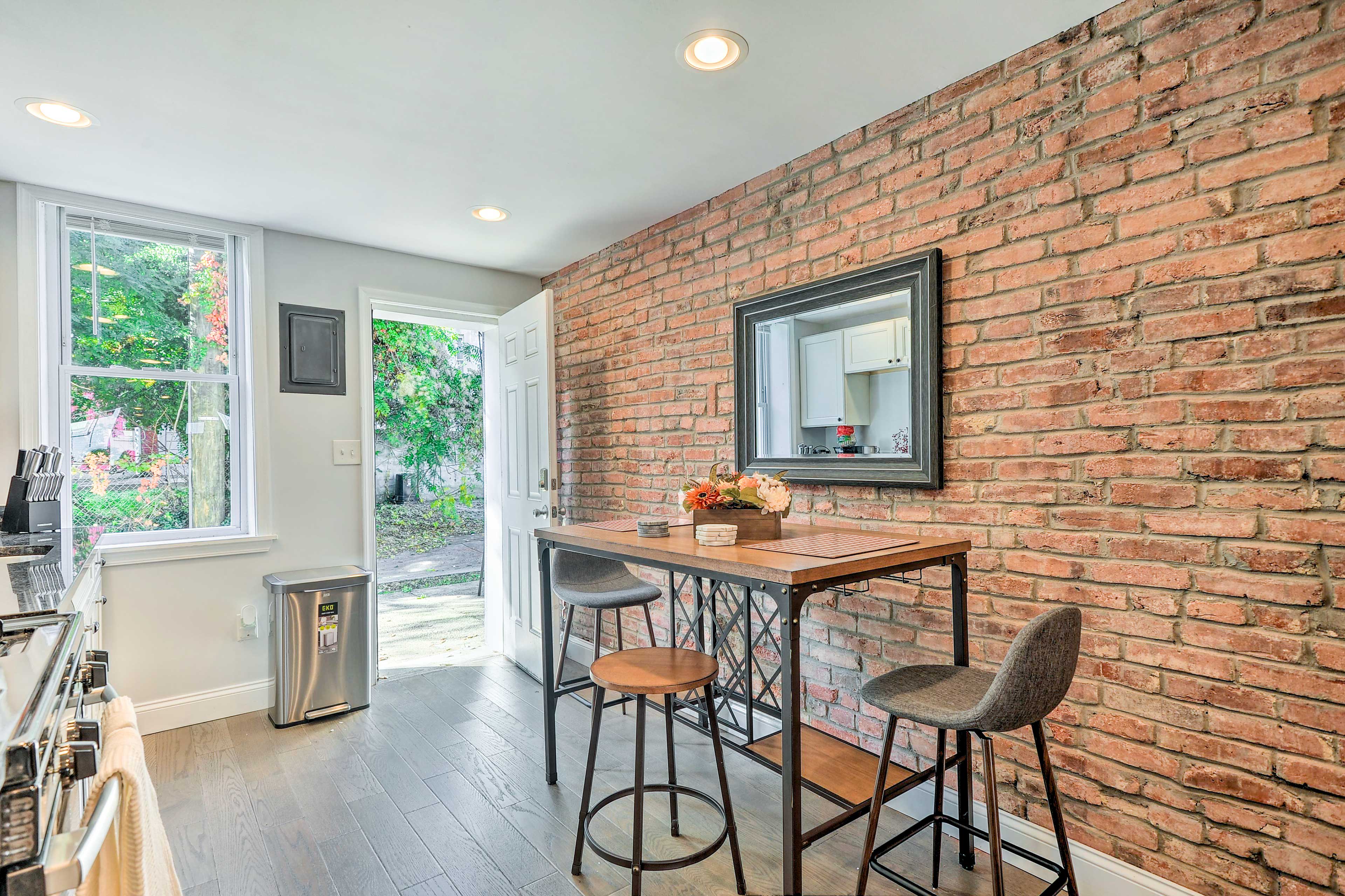Central & Trendy Baltimore Townhome Pets OK! Evolve