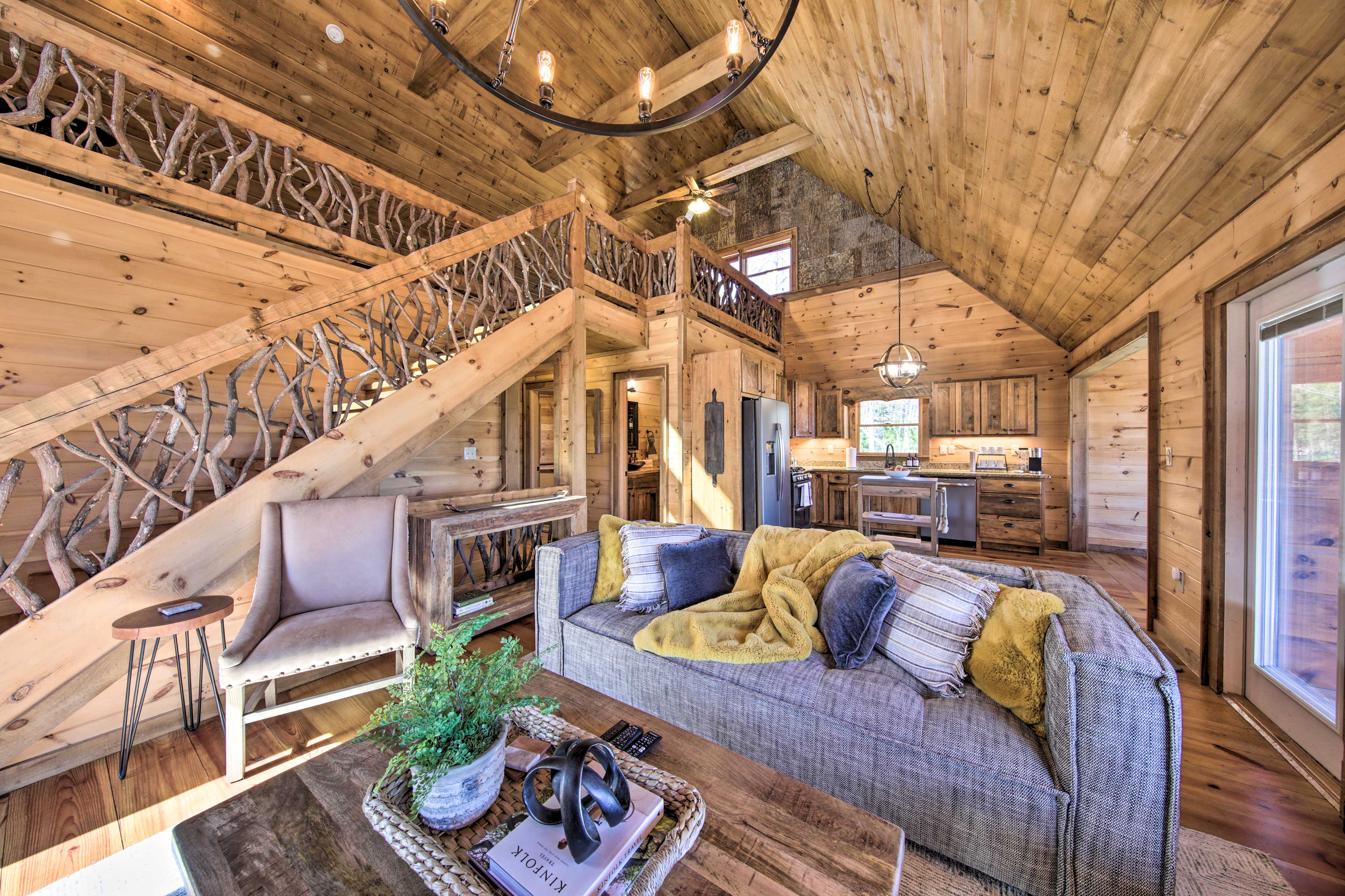 NEW Stunning Escape W Loft Hot Tub Mtn Views Evolve