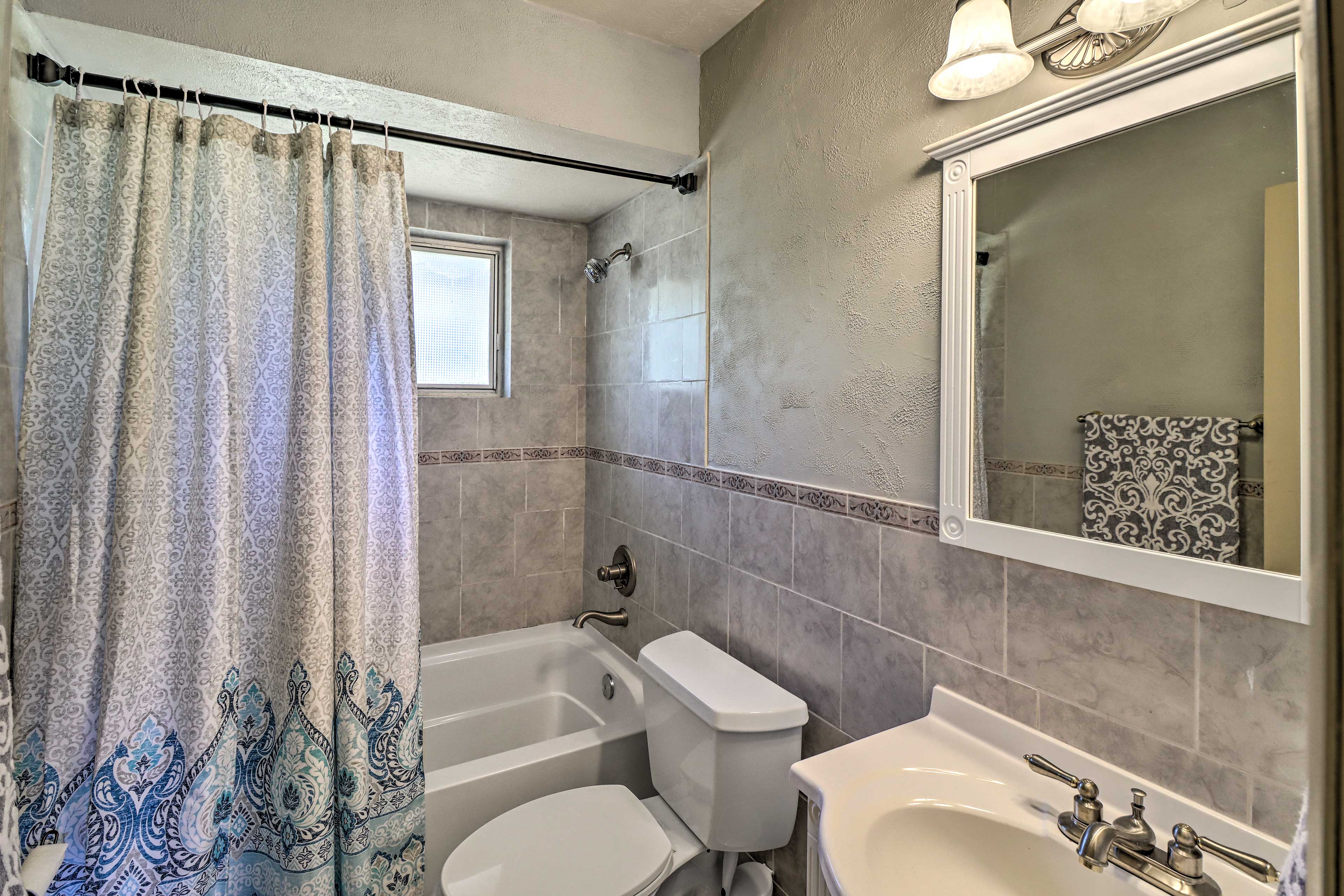 Large Home w/ Games Walk to Bull Shoal Lake! Lakeview, AR Evolve