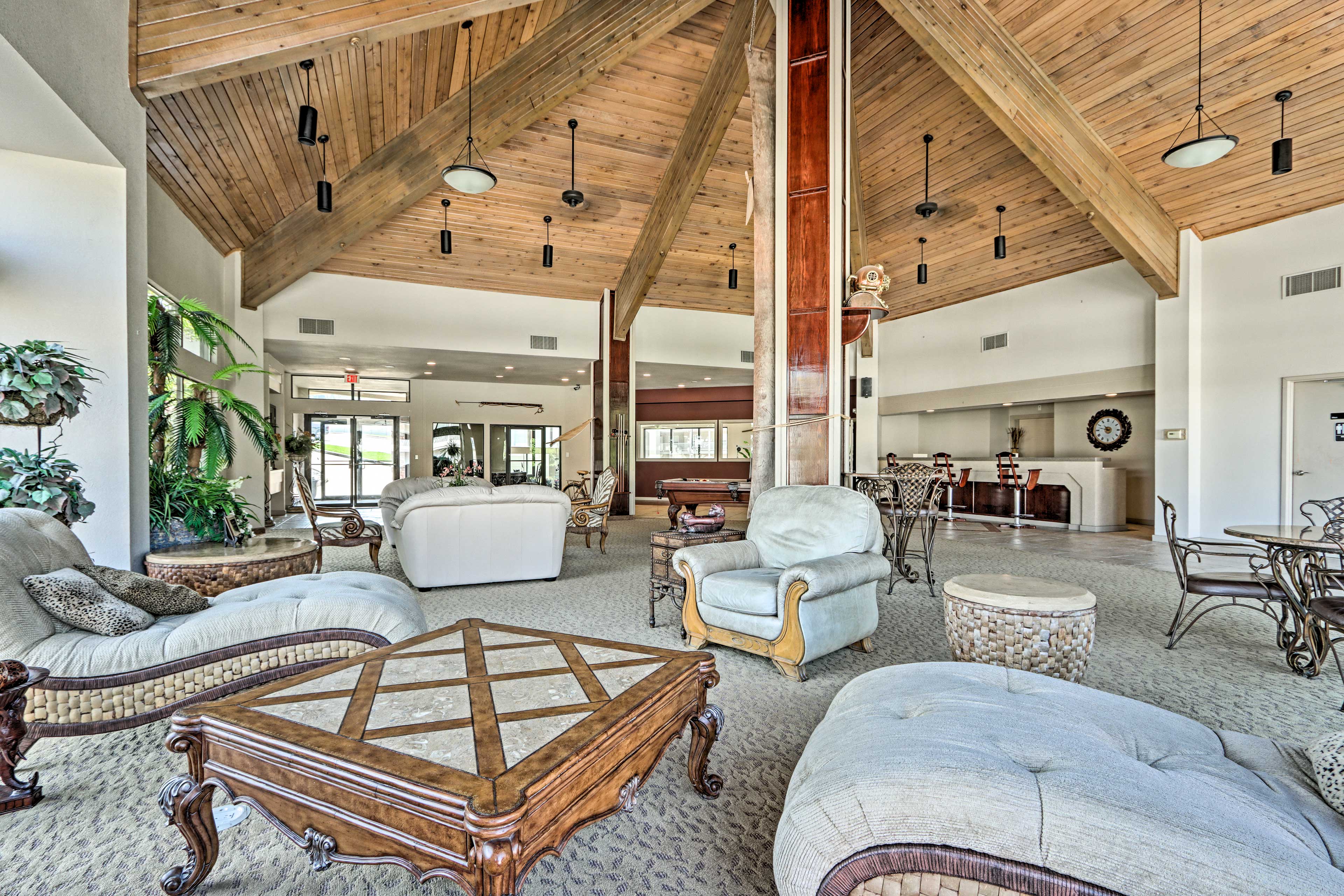 Lands End Condo w/ Resort Amenities & Porch! Osage Beach, MO Evolve