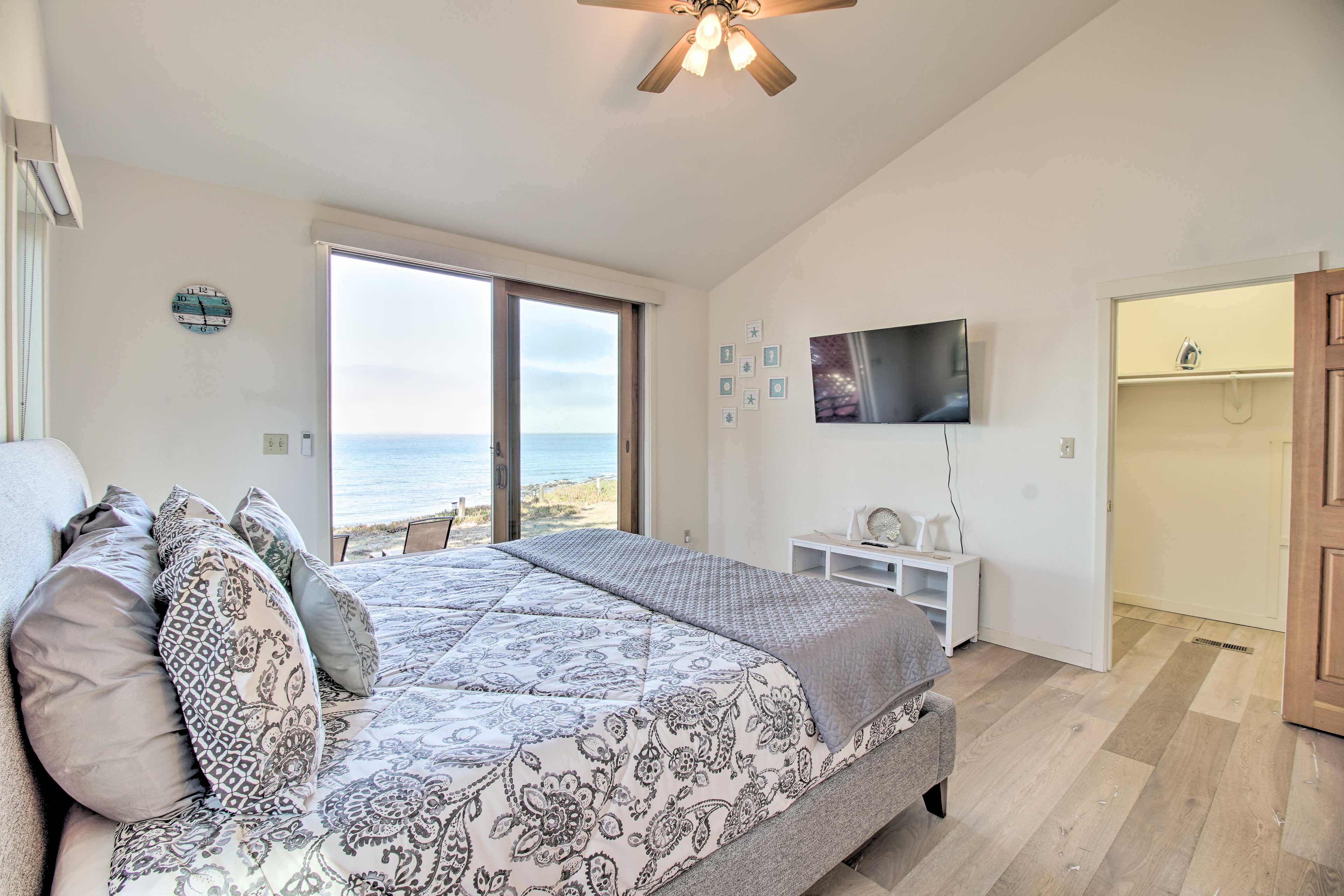 Oceanfront Point Arena House w/ Lovely Deck! Evolve