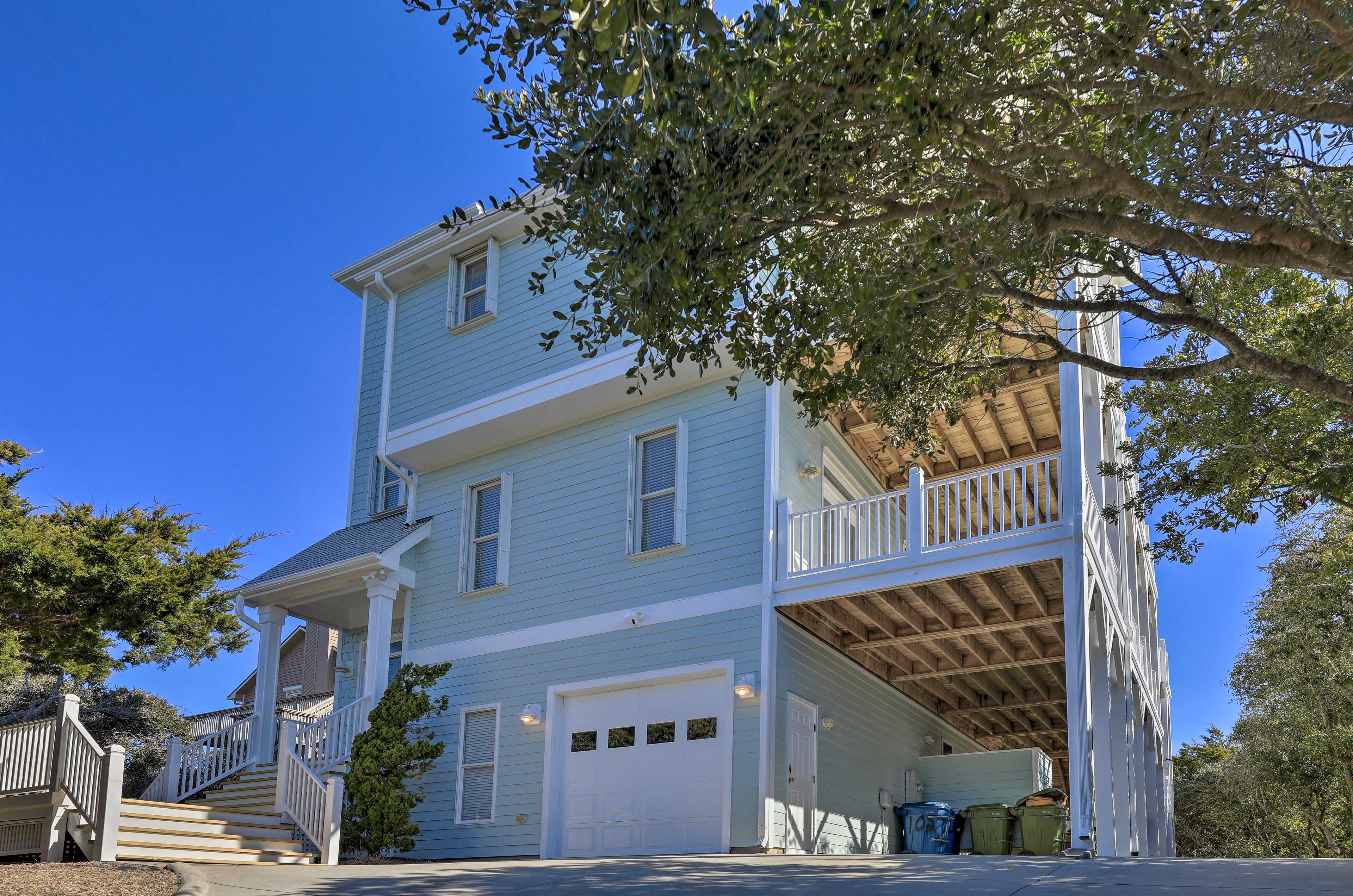 'Coastal Vista' ' Walk to Emerald Isle Beach! Evolve