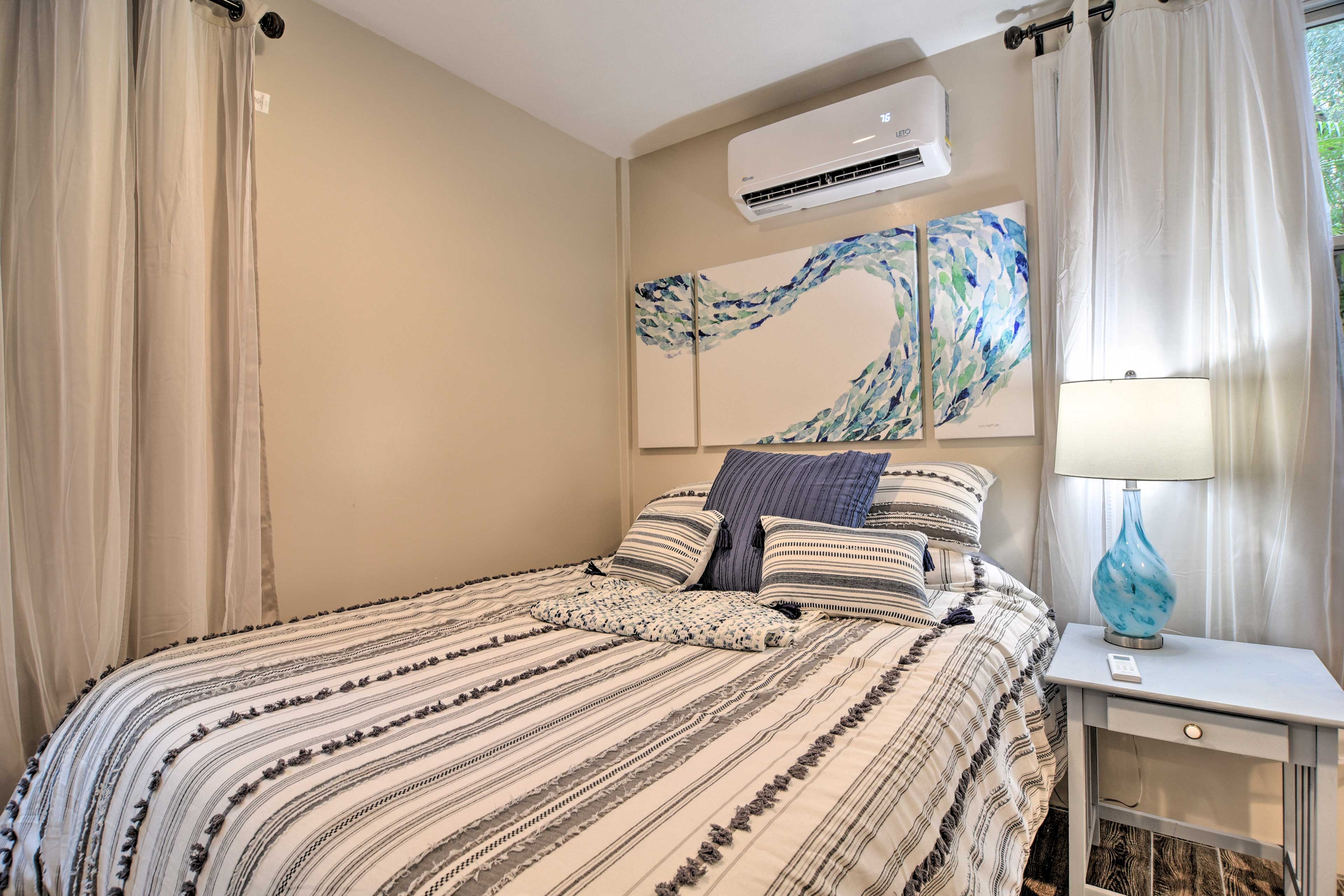 Ozona Studio w/ Shared Deck Steps to Gulf! Palm Harbor, FL Evolve