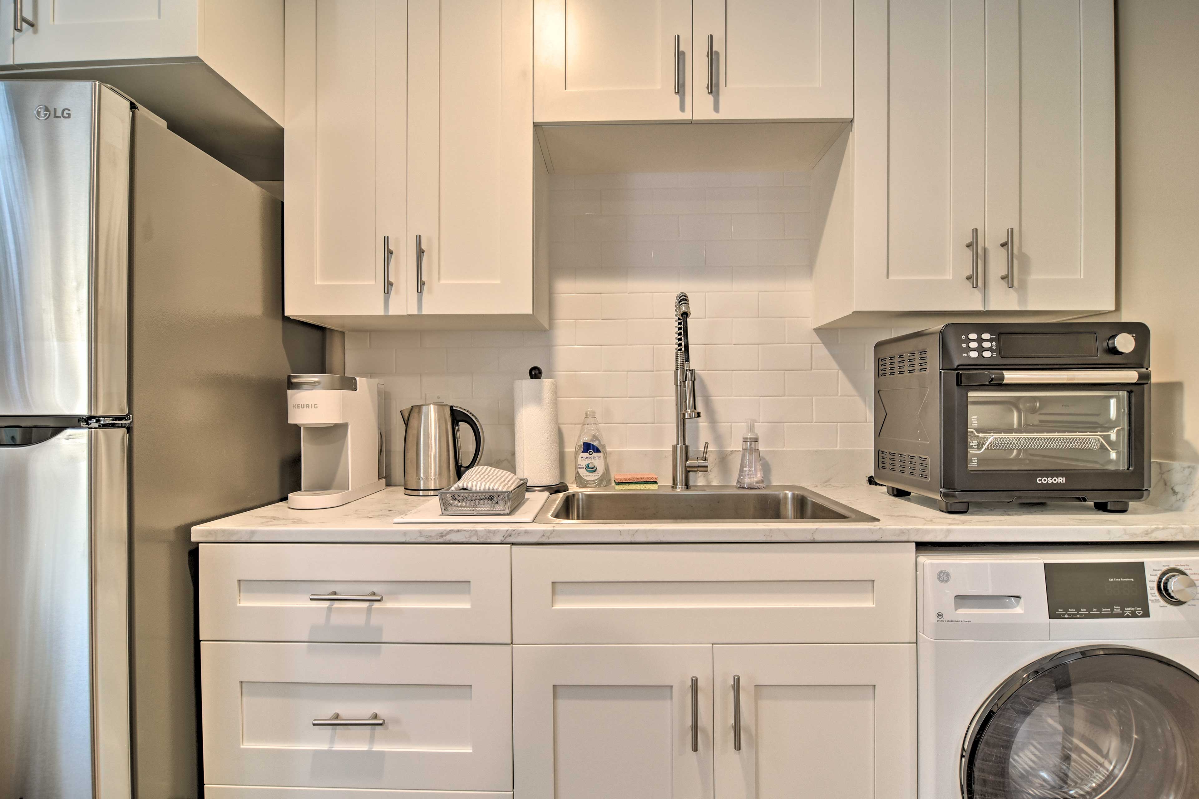 Ozona Studio w/ Shared Deck Steps to Gulf! Palm Harbor, FL Evolve