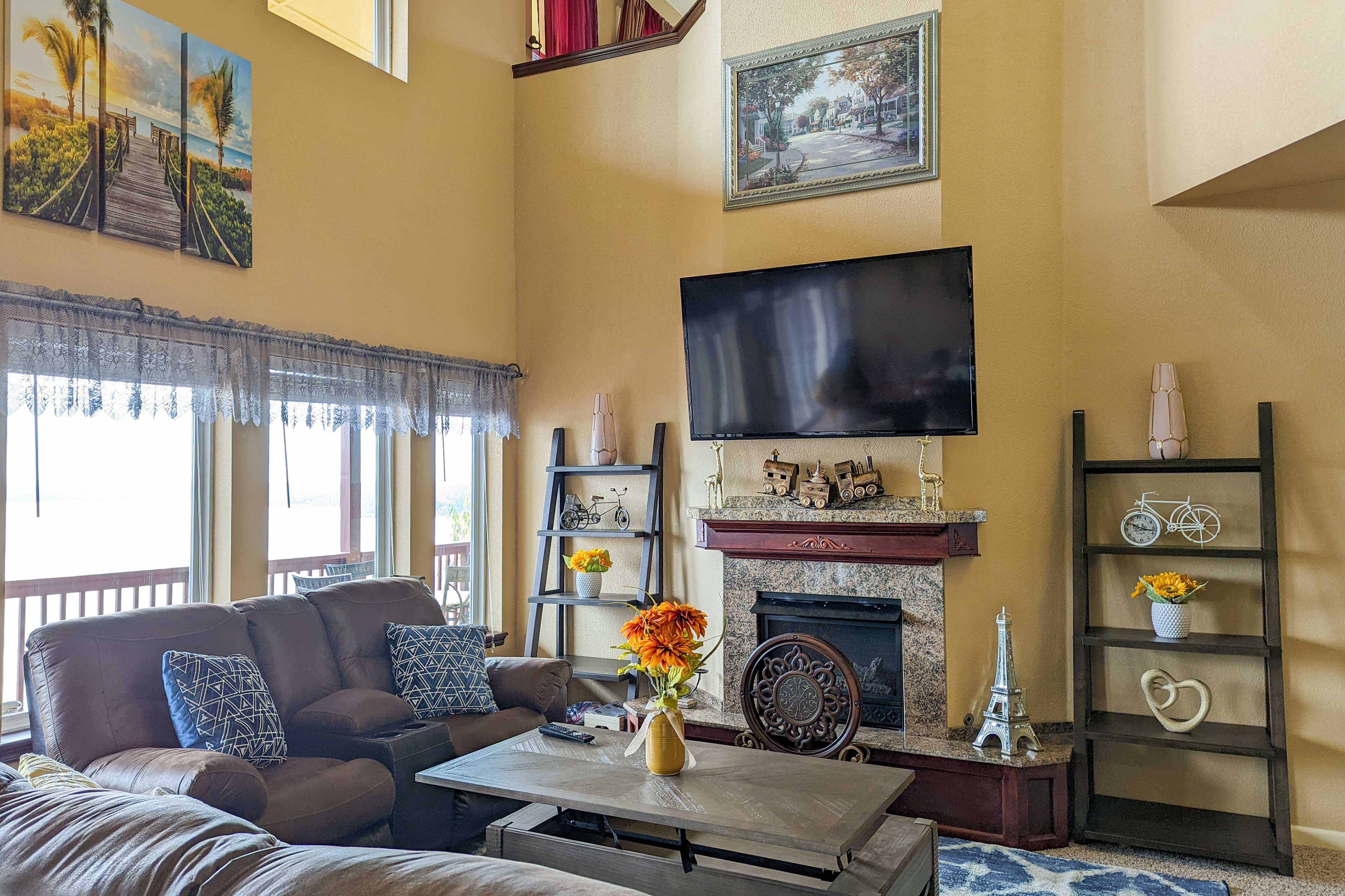 Waterfront Lake Eufaula Home MultiLevel Balcony Evolve