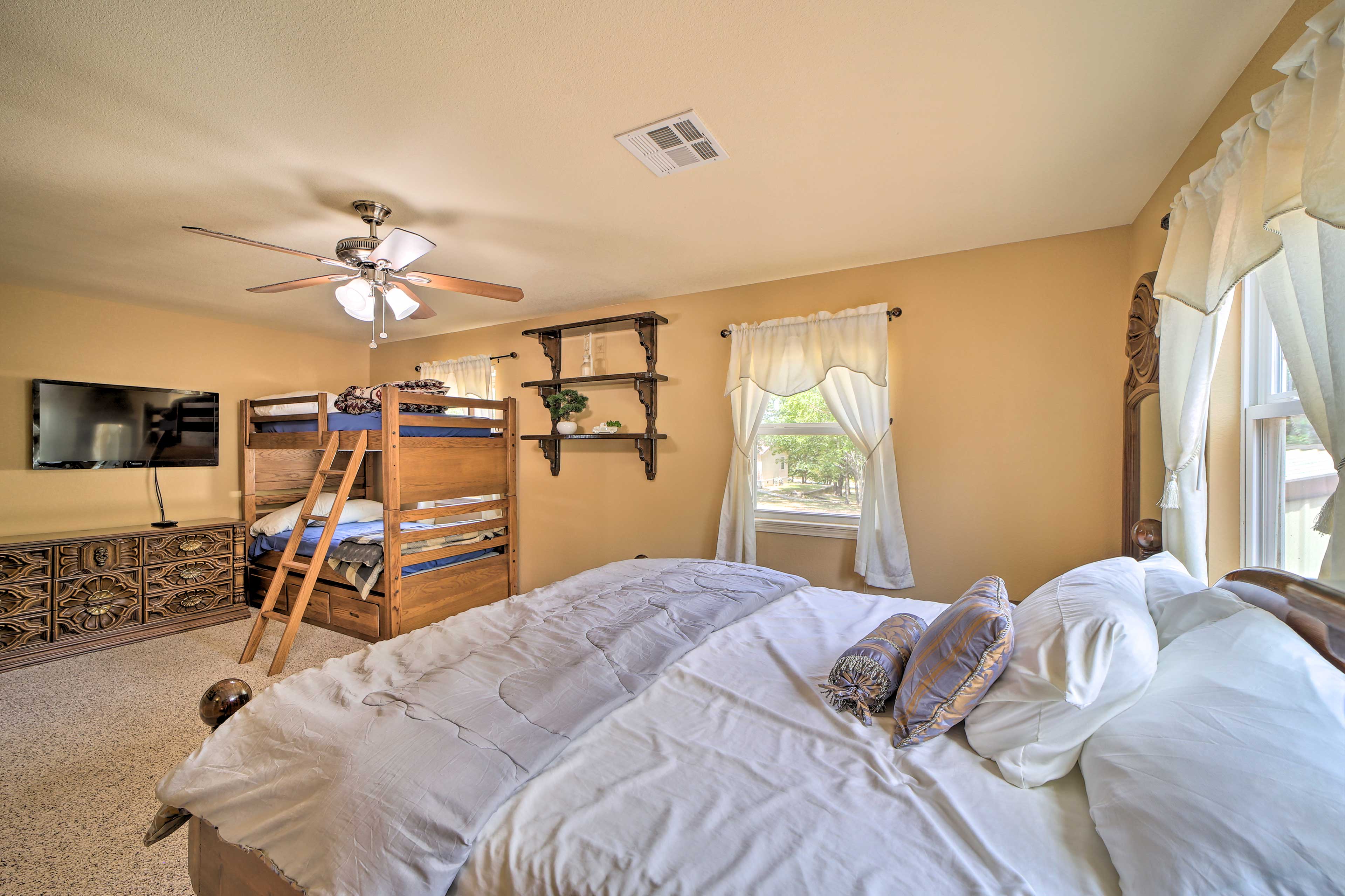 Waterfront Lake Eufaula Home MultiLevel Balcony Evolve