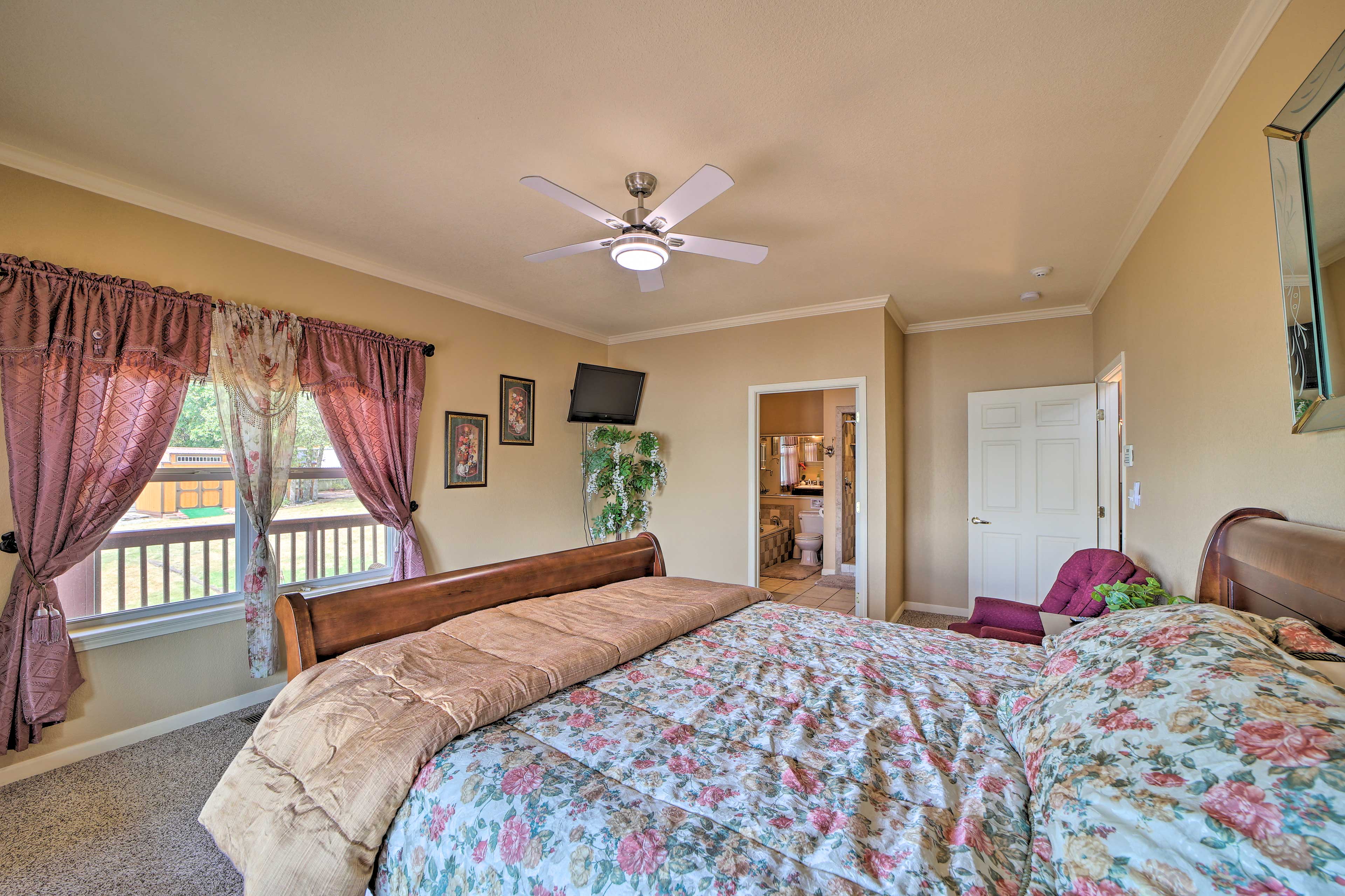 Waterfront Lake Eufaula Home MultiLevel Balcony Evolve