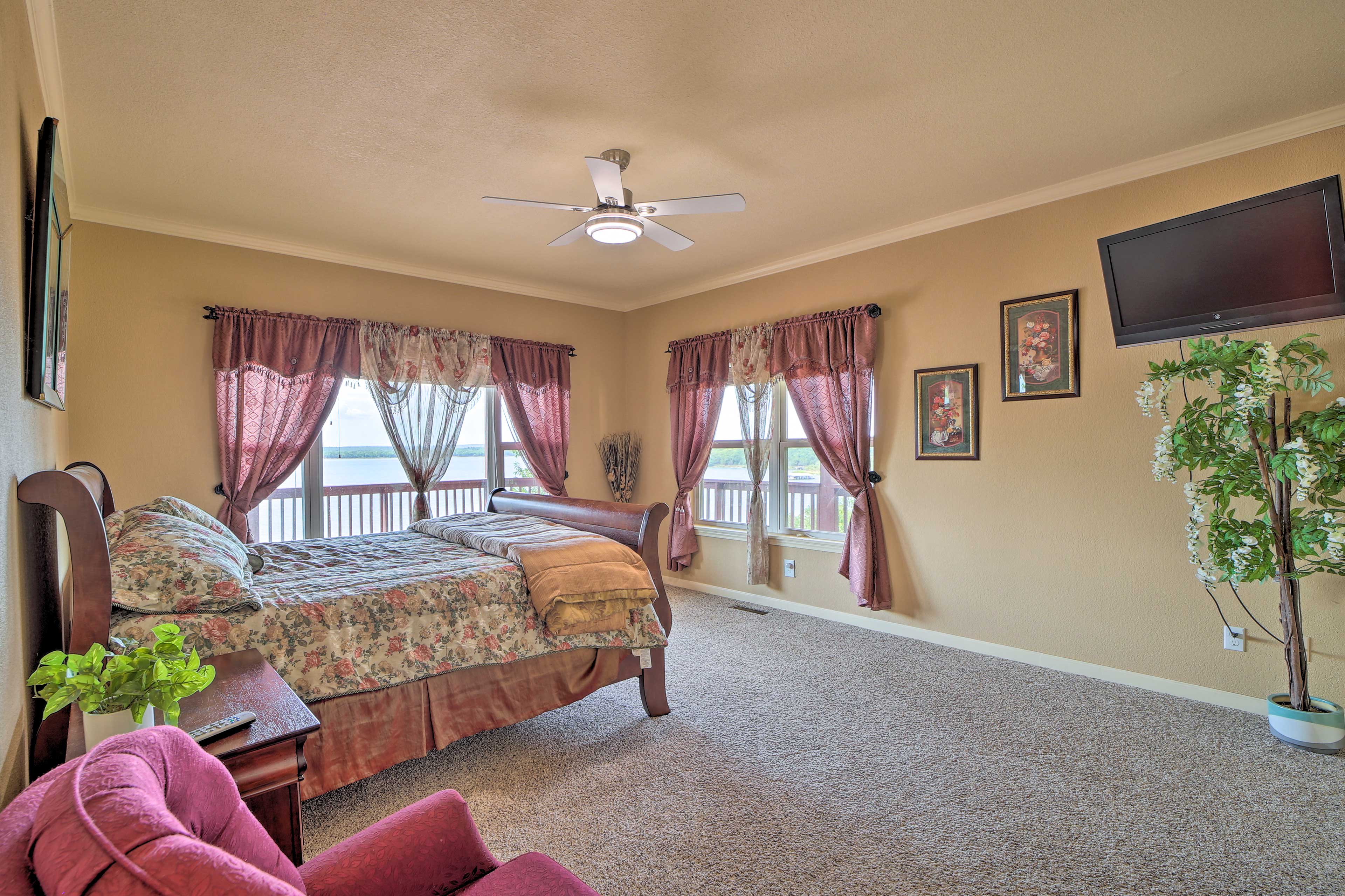 Waterfront Lake Eufaula Home MultiLevel Balcony Evolve