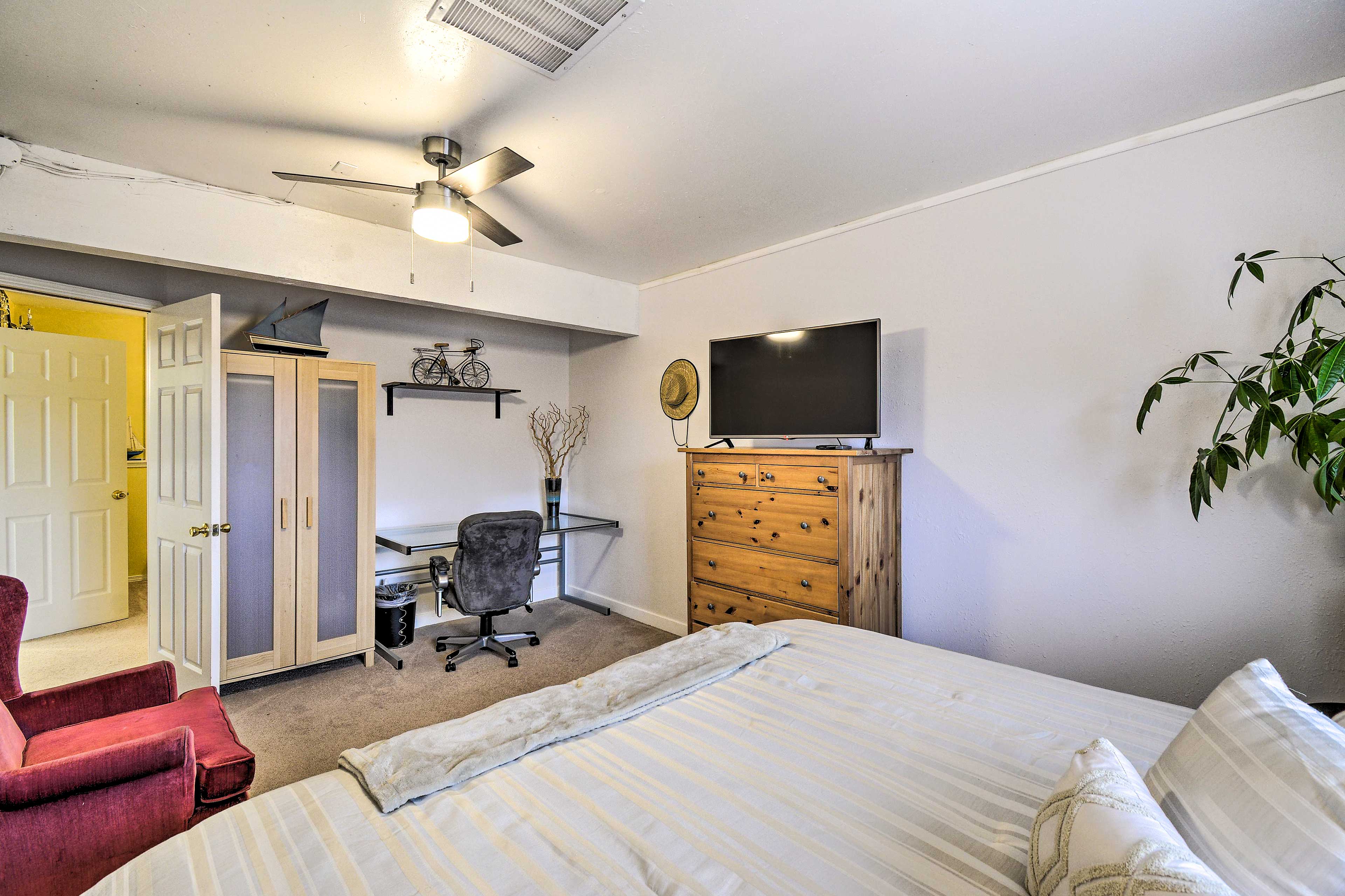 NEW! Spacious Getaway 2 Mi to Old Town! Evolve