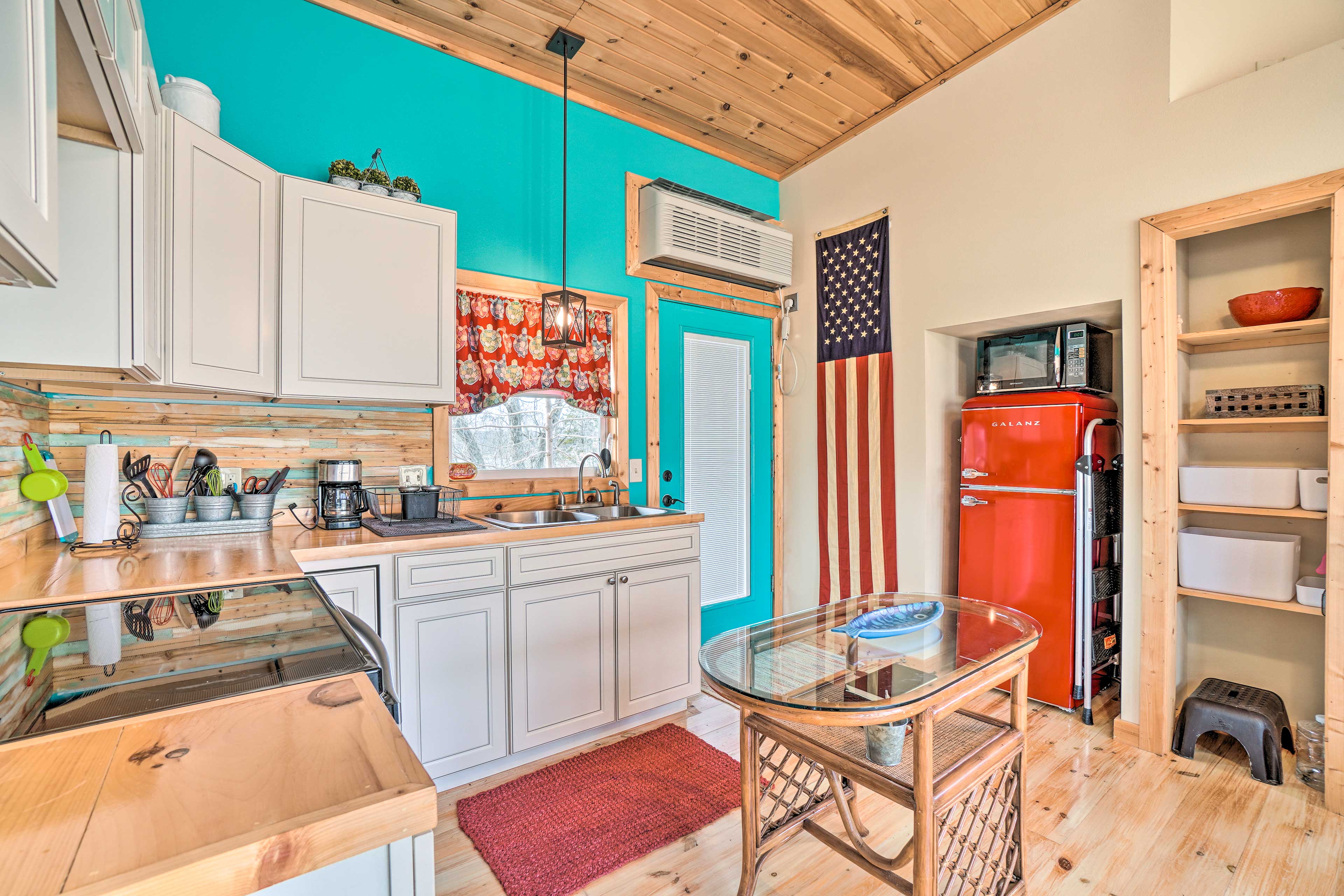 Quaint Diamond City Studio Walk to Lake! Evolve