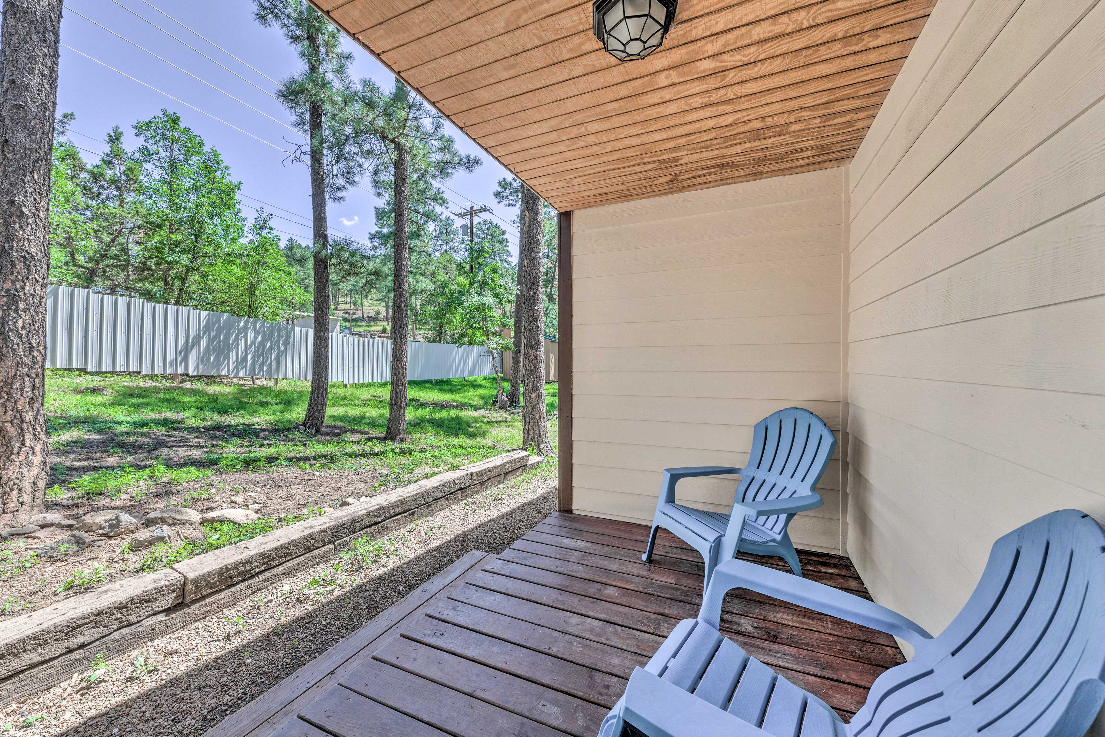PetFriendly Ruidoso Home w/ Deck & Forest Views! Evolve