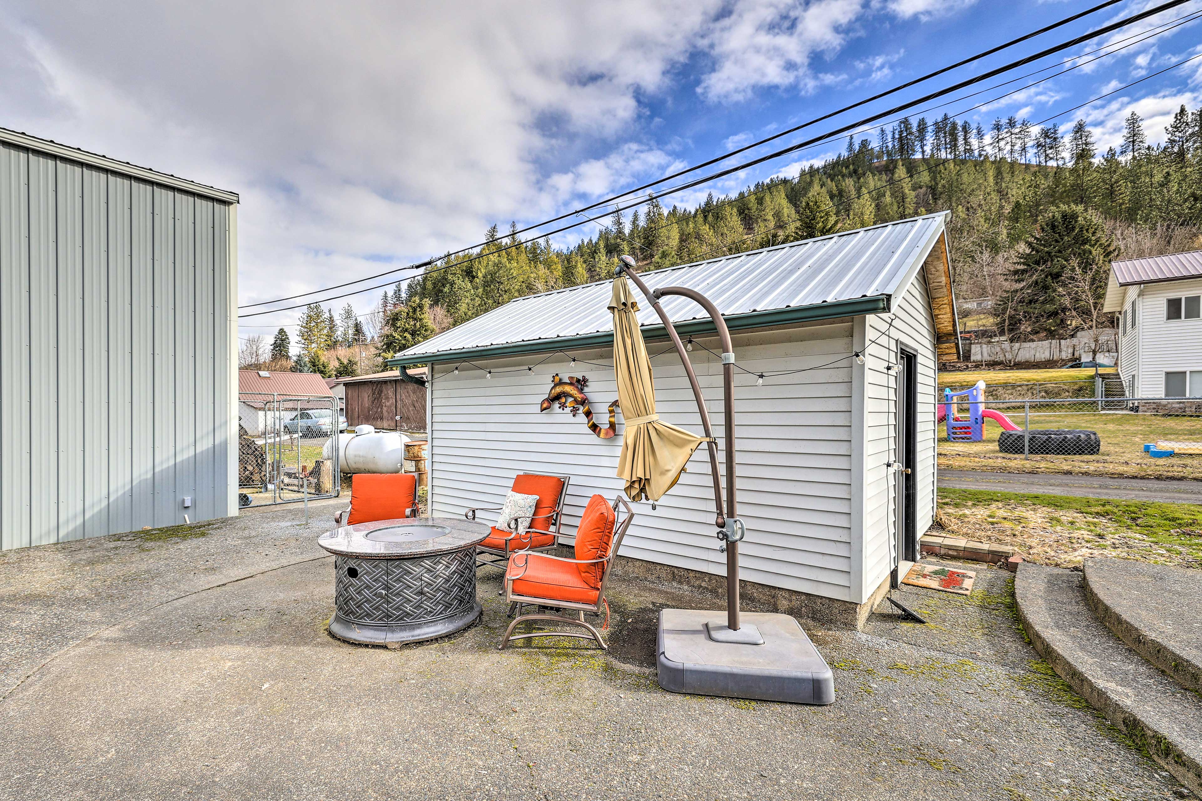 Kooskia Sanctuary w/ Patio, Fire Pit & Grill! Evolve