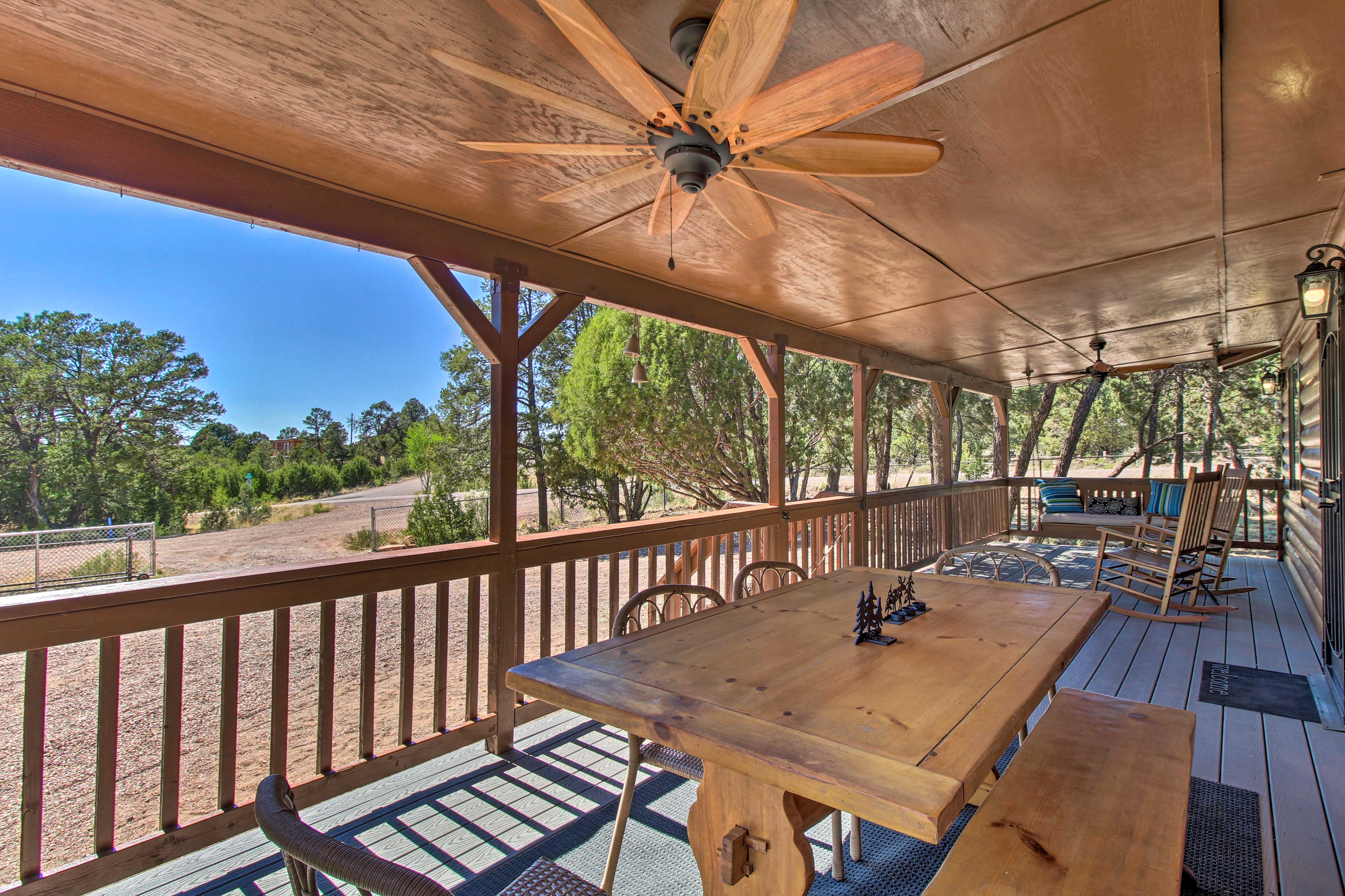 Cozy Heber Cabin Retreat w/ Deck + Fireplace! HeberOvergaard, AZ