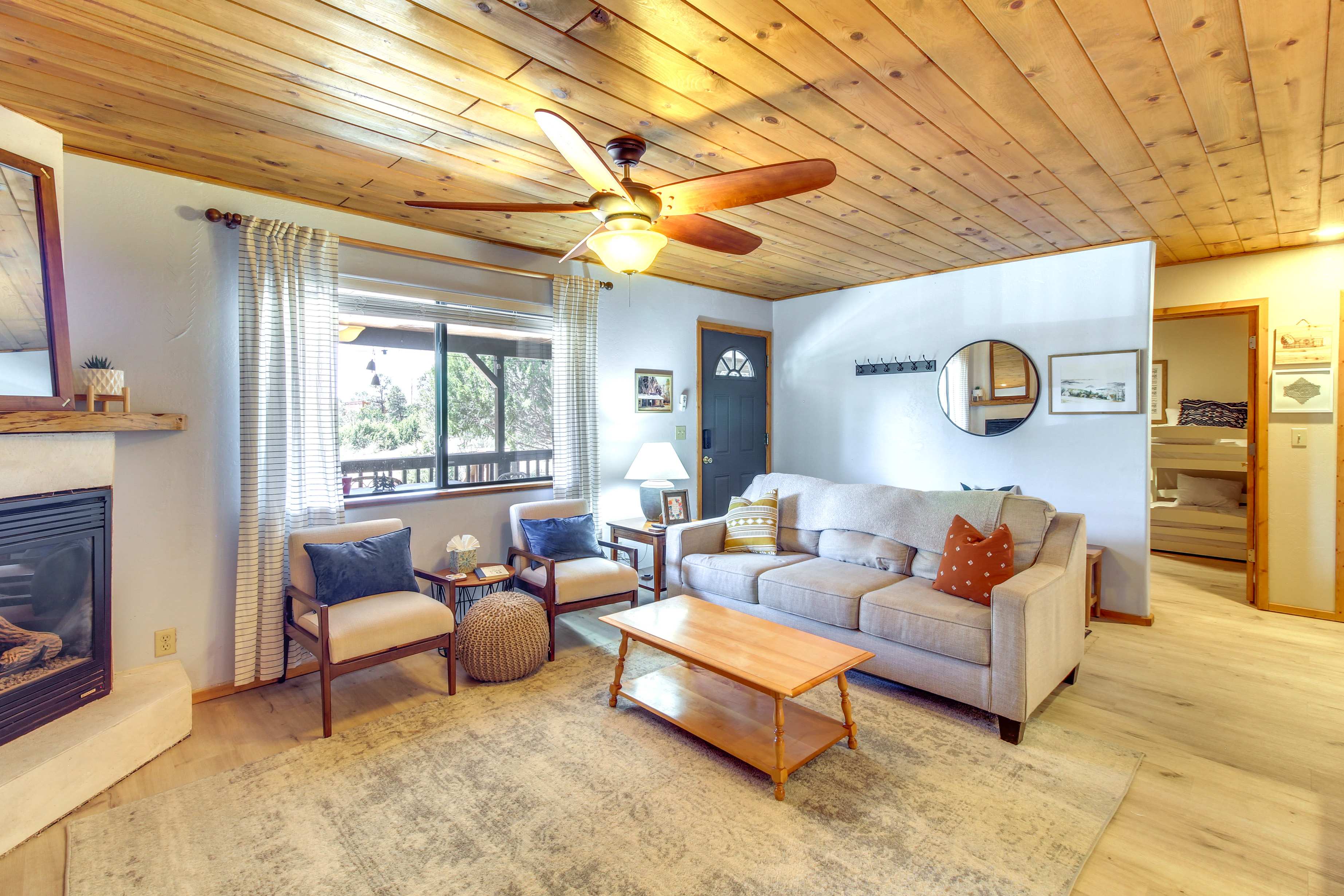 Cozy Heber Cabin Retreat w/ Deck + Fireplace! HeberOvergaard, AZ