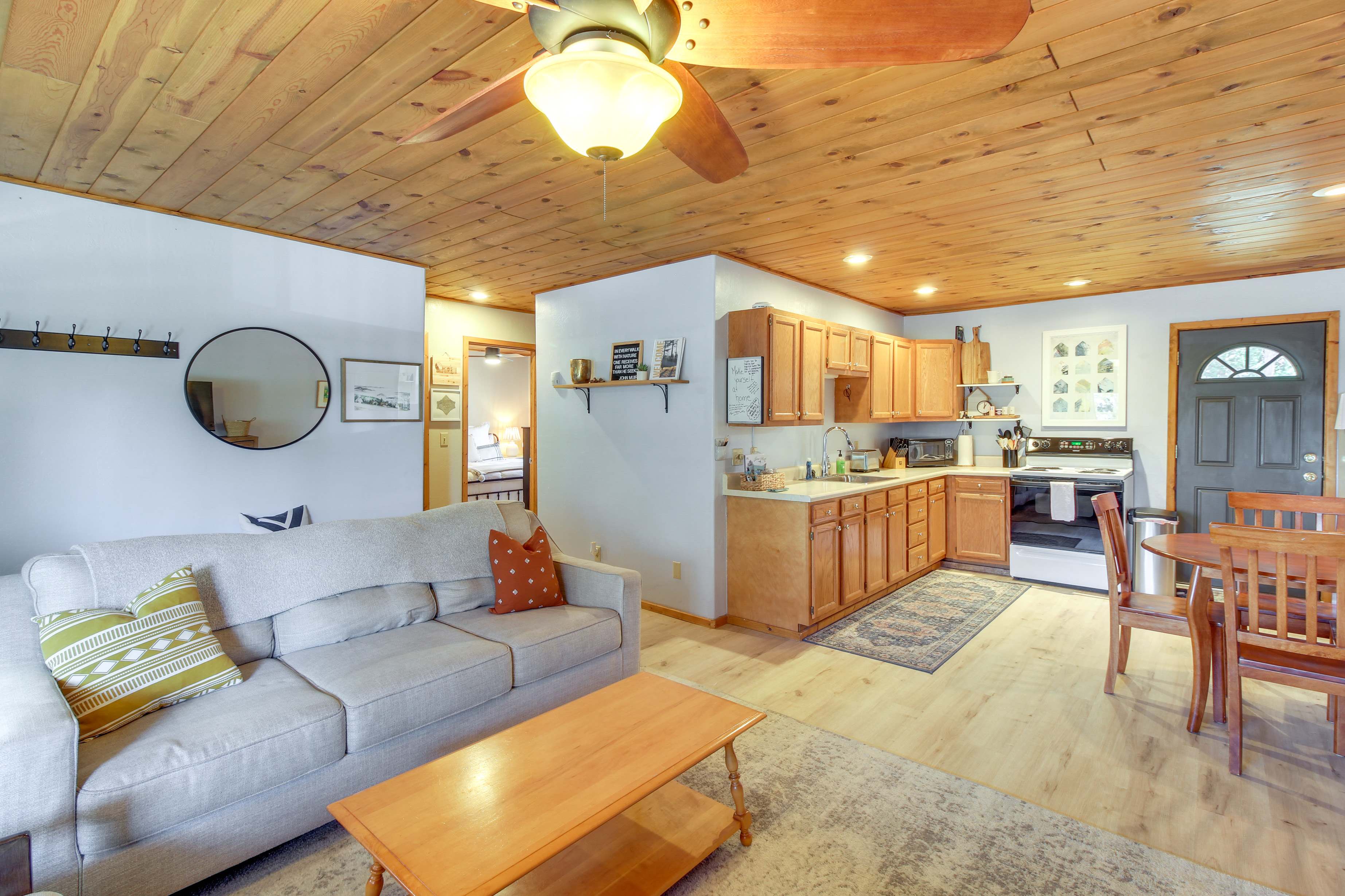 Cozy Heber Cabin Retreat w/ Deck + Fireplace! HeberOvergaard, AZ