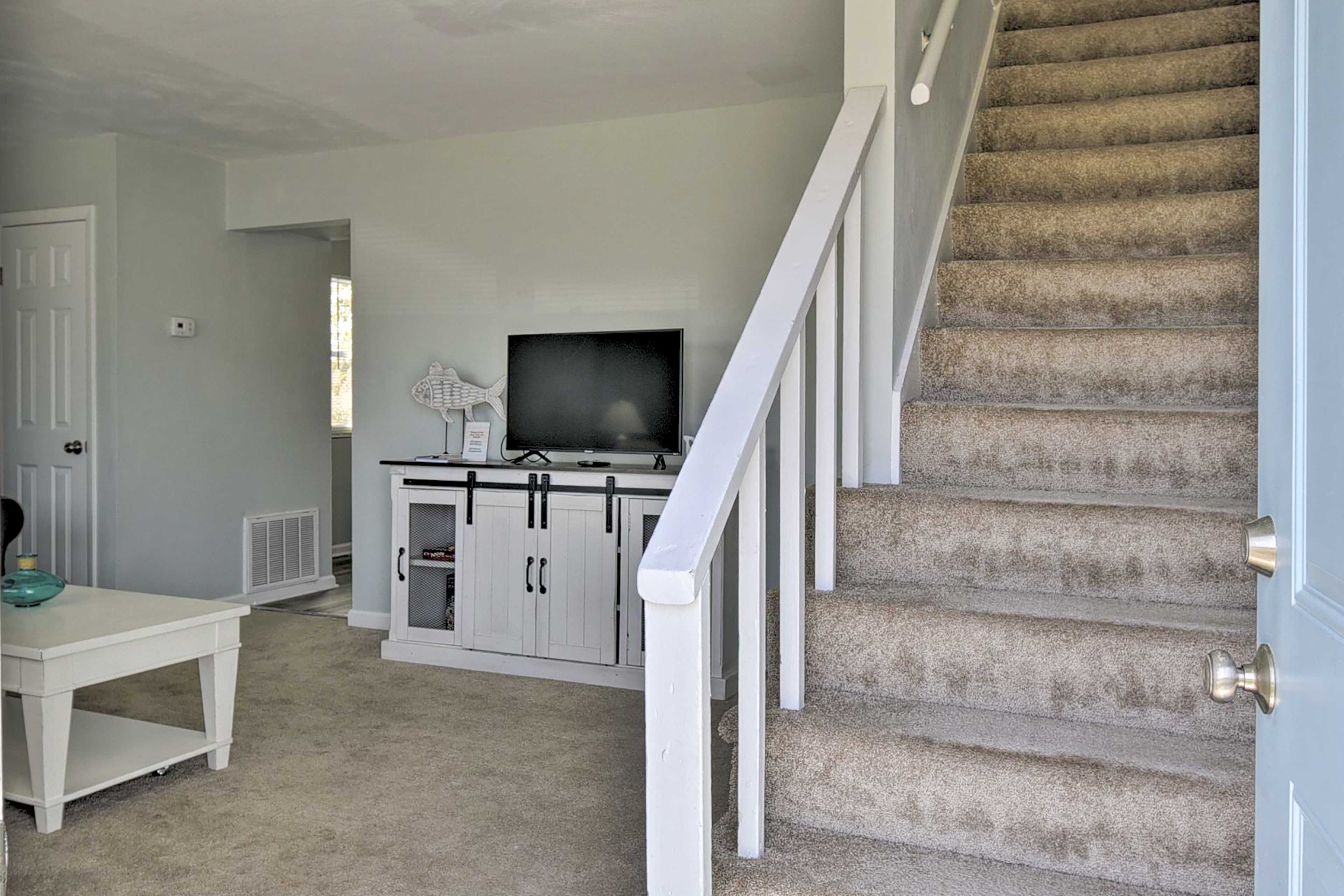 Sunny Norfolk Duplex Walk to Lake & Beach! Evolve