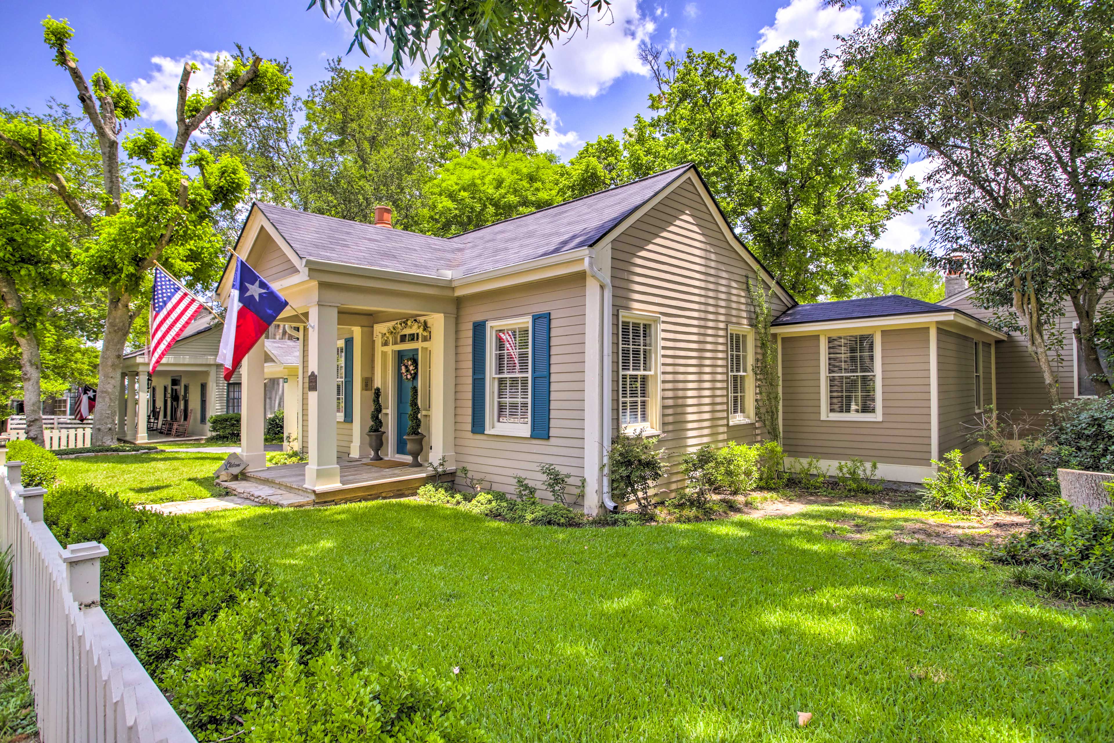 WellAppointed & Spacious Chappell Hill House Evolve