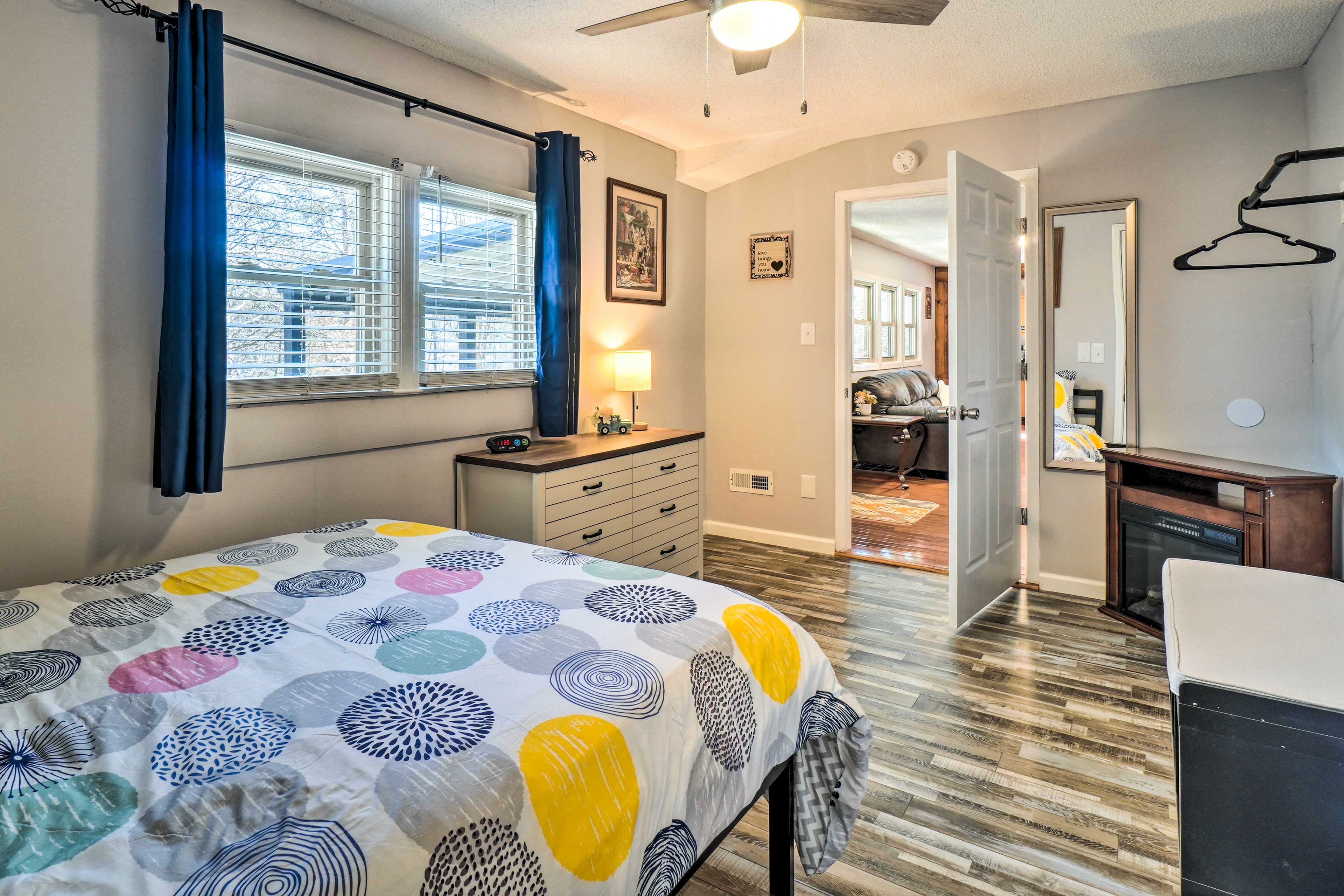 Pigeon Cabin w/ Private Hot Tub! Evolve