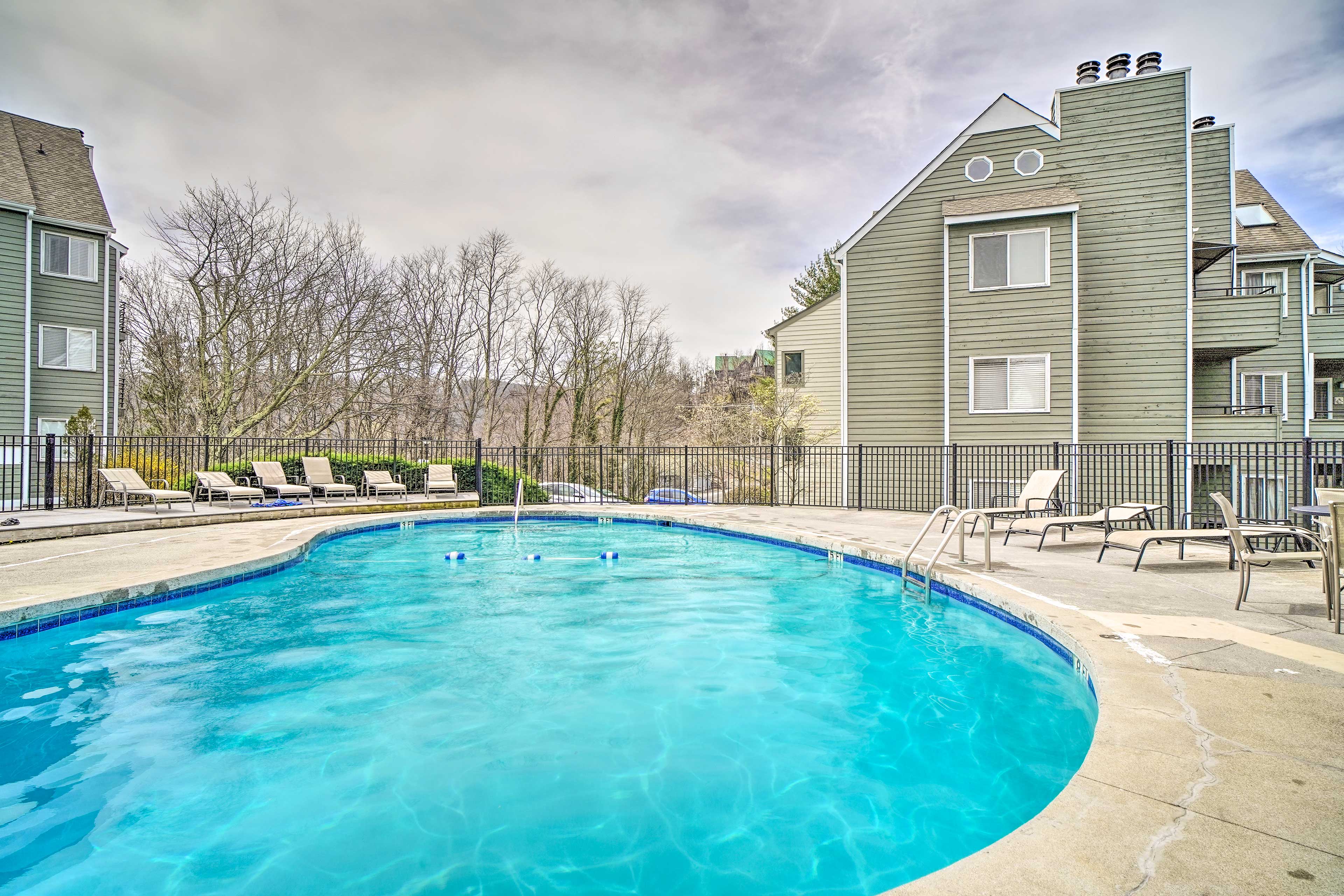 Gatlinburg Condo on Mountain w/ Community Pool! Evolve