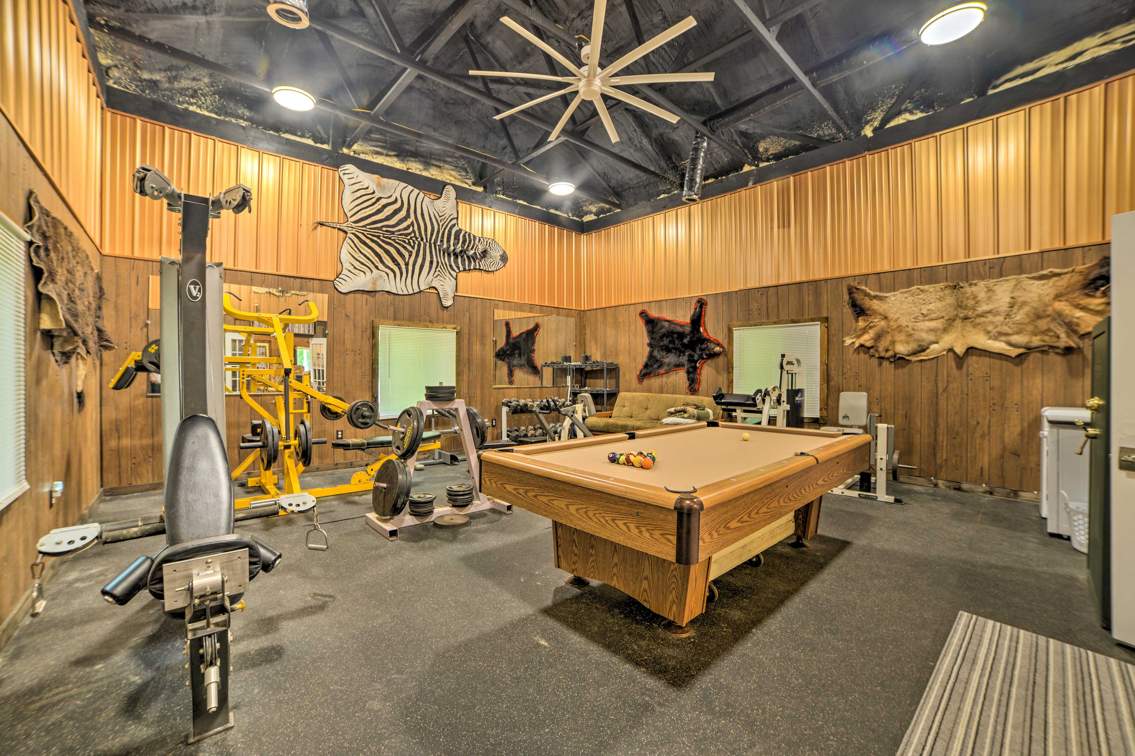 Family Leatherwood Resort Cabin w/ Fire Pit! Dover, TN Evolve