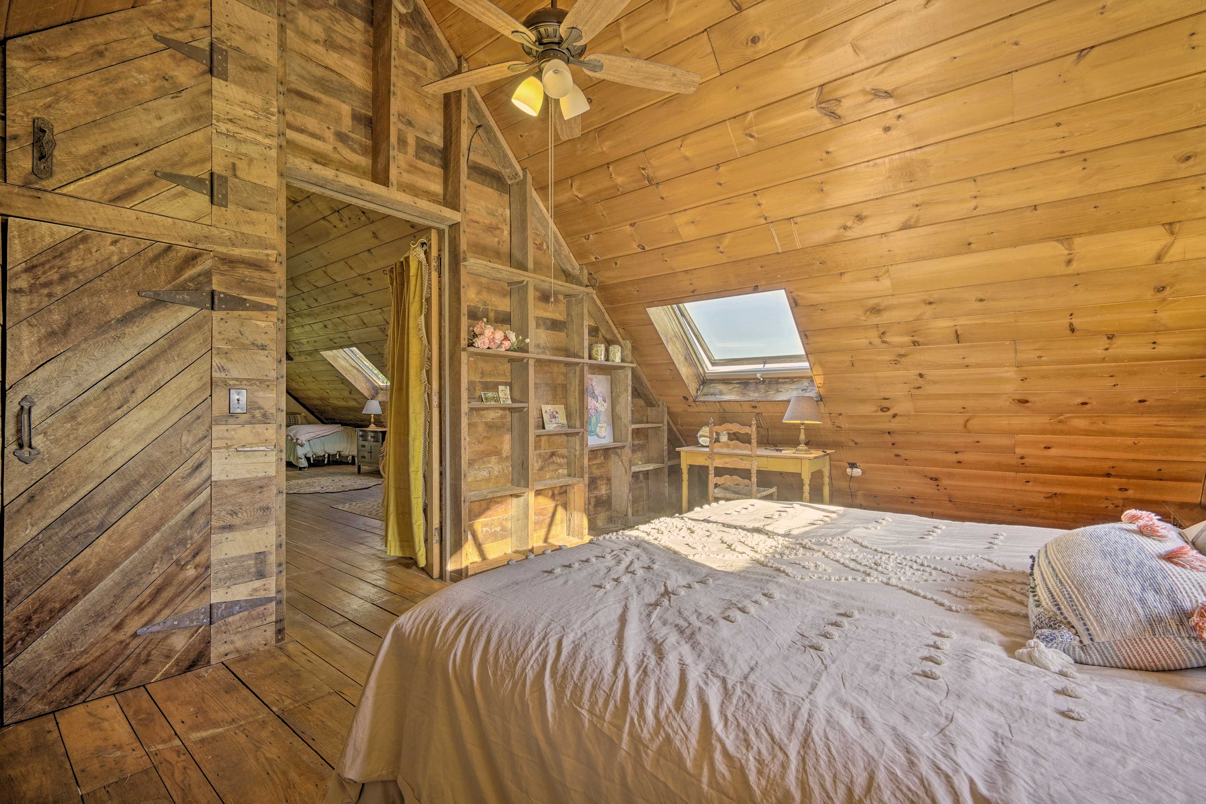 Bennington Cabin w/ Deck & Views of 3 States! Evolve