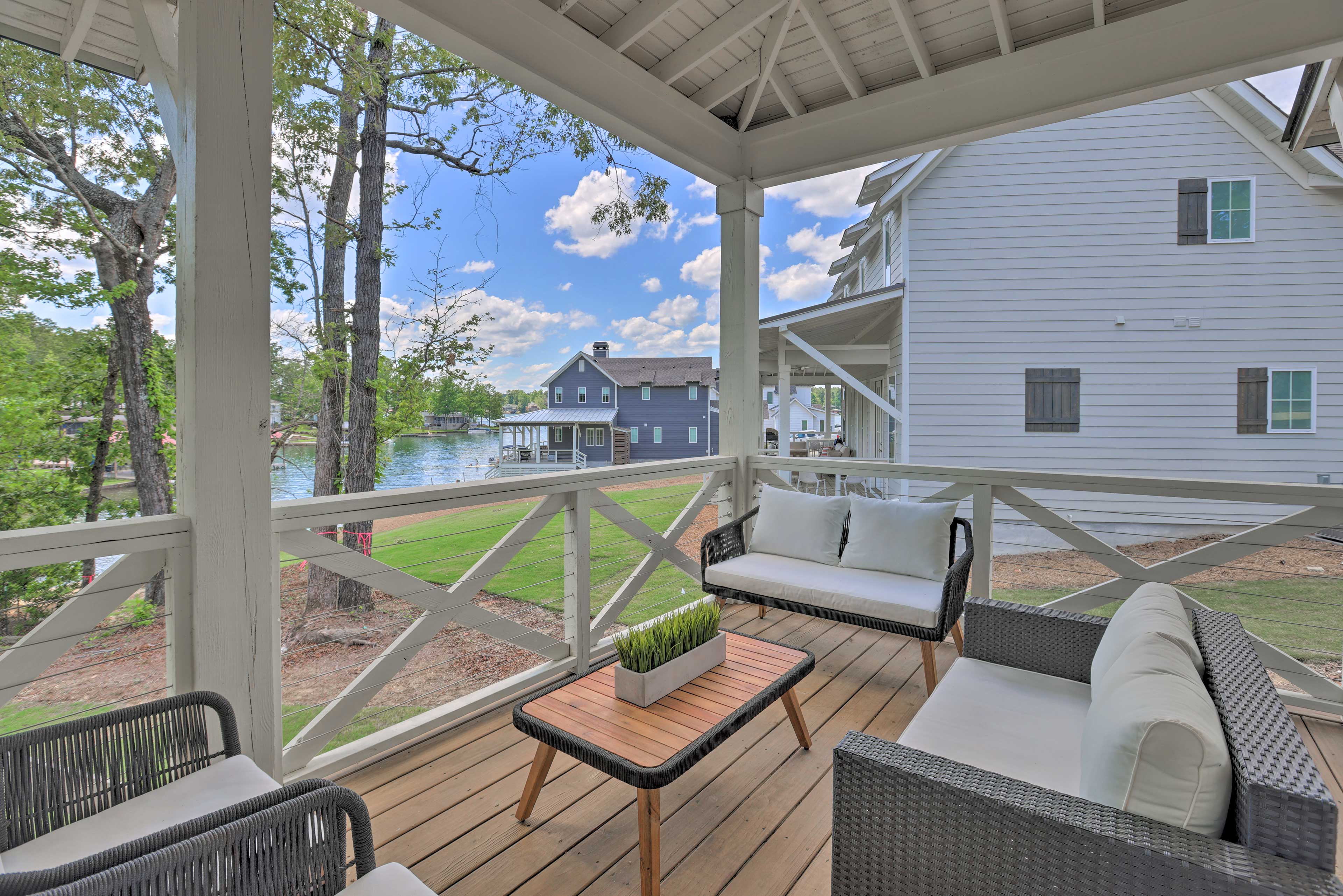 Luxe Lakefront Getaway w/ Porch + Water View! Dadeville, AL Evolve