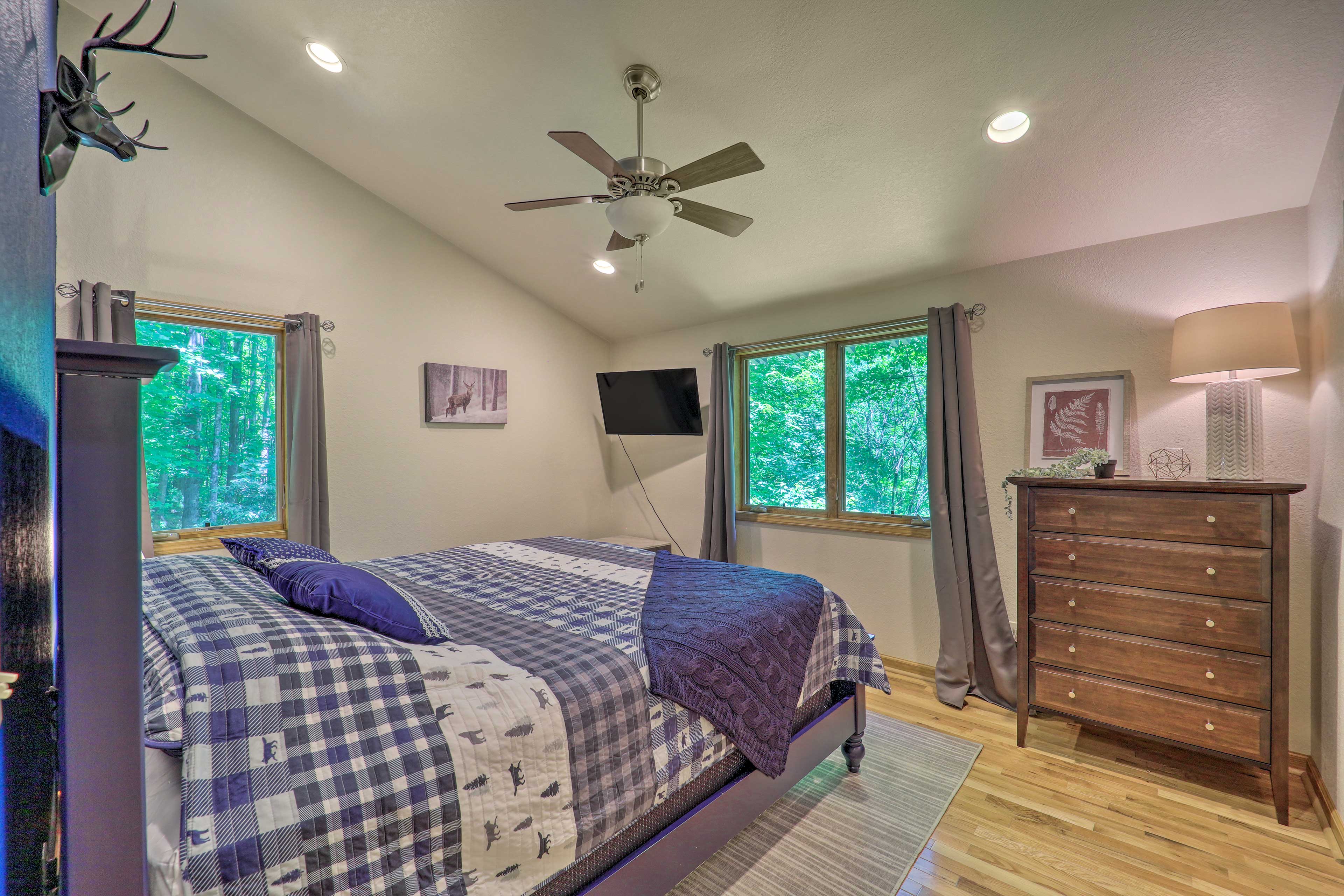 Modern Lenoir Mtn Retreat 9 Acres, Fire Pit! Evolve