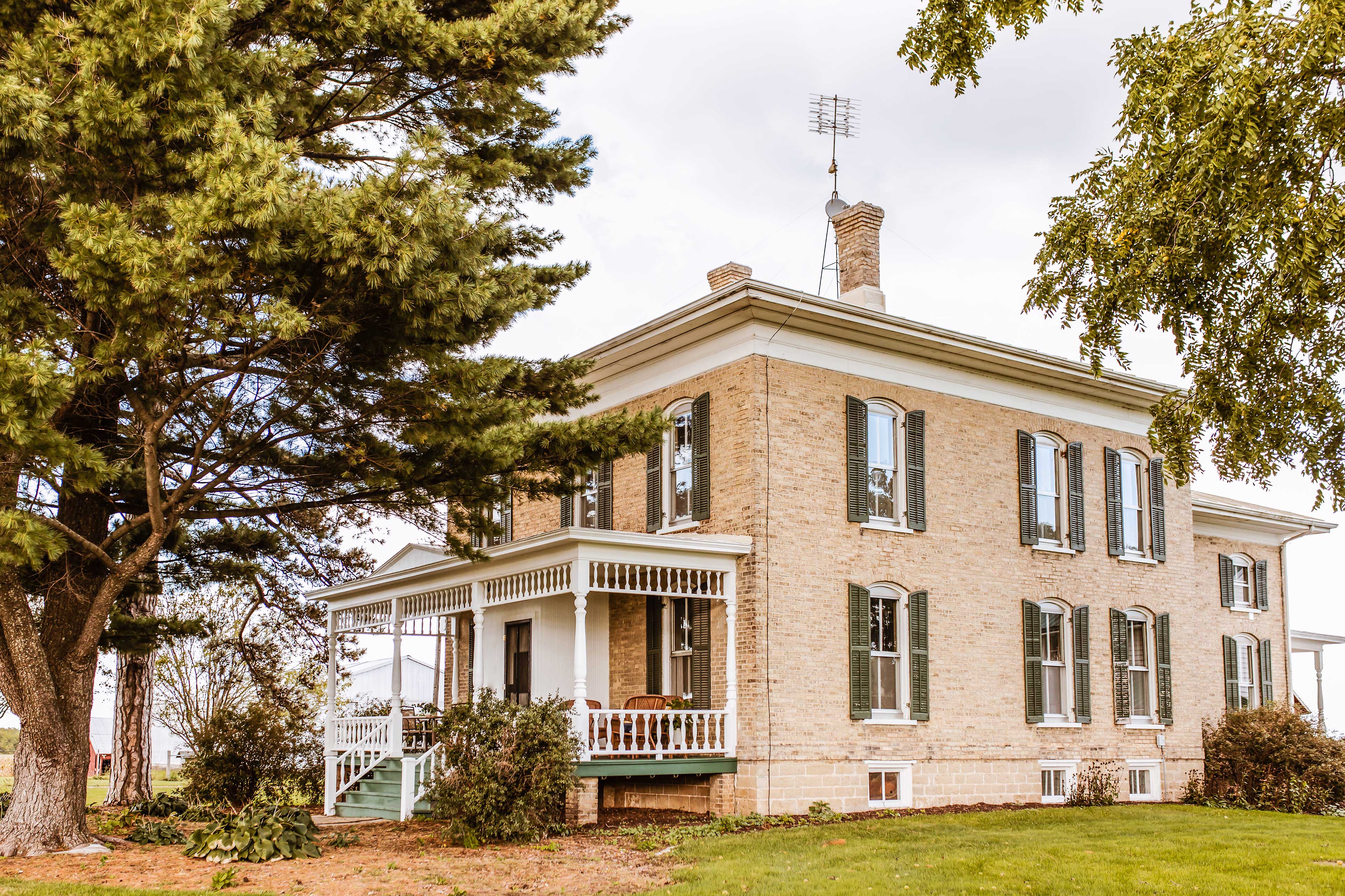 Large Historic Farmhouse on 200 Acres w/ WiFi Janesville, WI Evolve