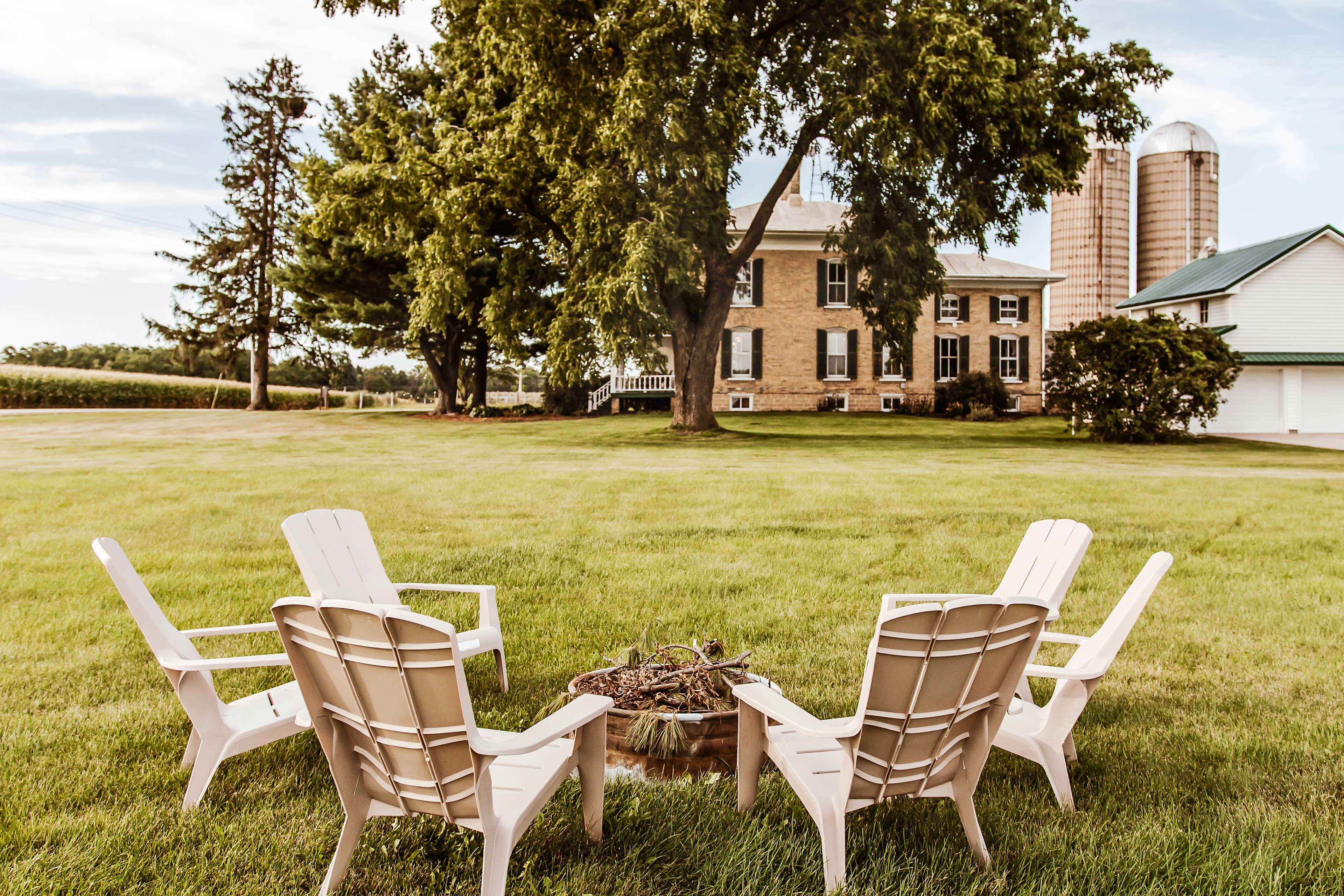 Large Historic Farmhouse on 200 Acres w/ WiFi Janesville, WI Evolve