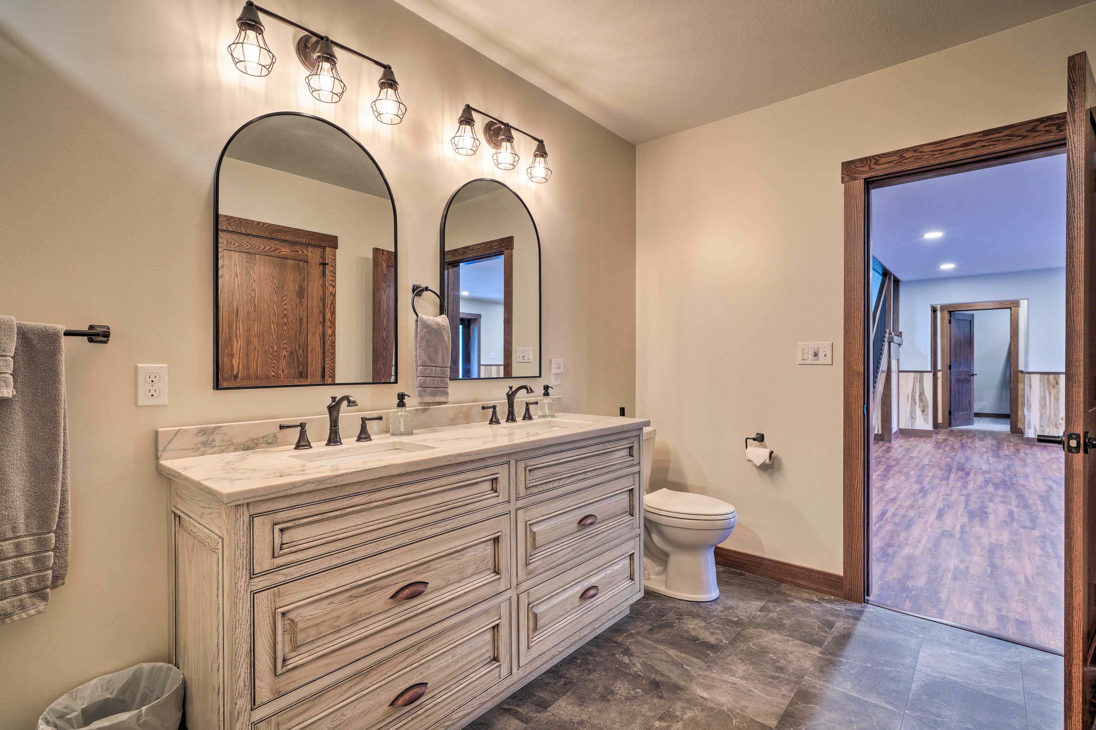 NEW! Stunning ‘Bugle Hollow Lodge’ w/ Mtn Views! Evolve