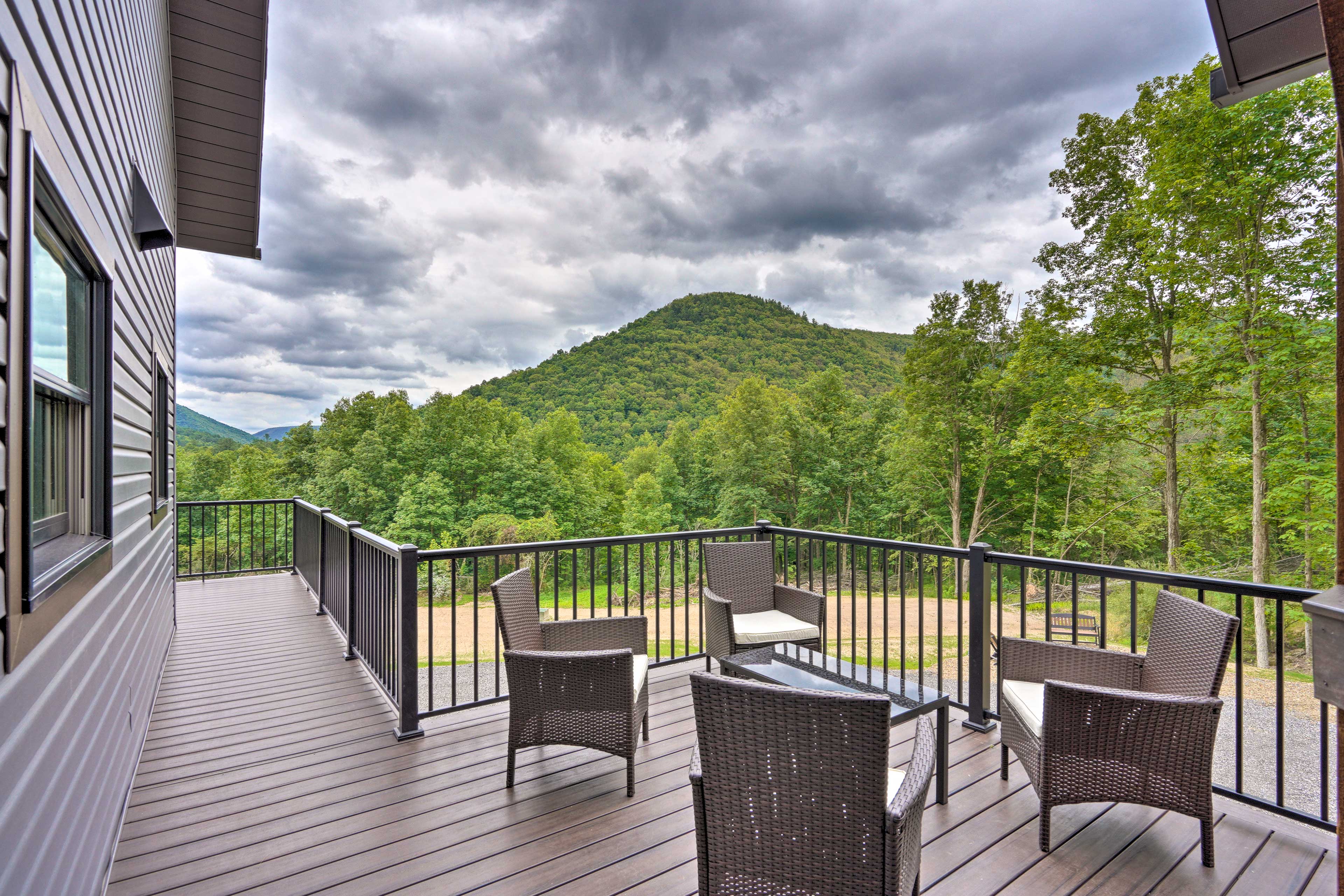 NEW! Stunning ‘Bugle Hollow Lodge’ w/ Mtn Views! Evolve