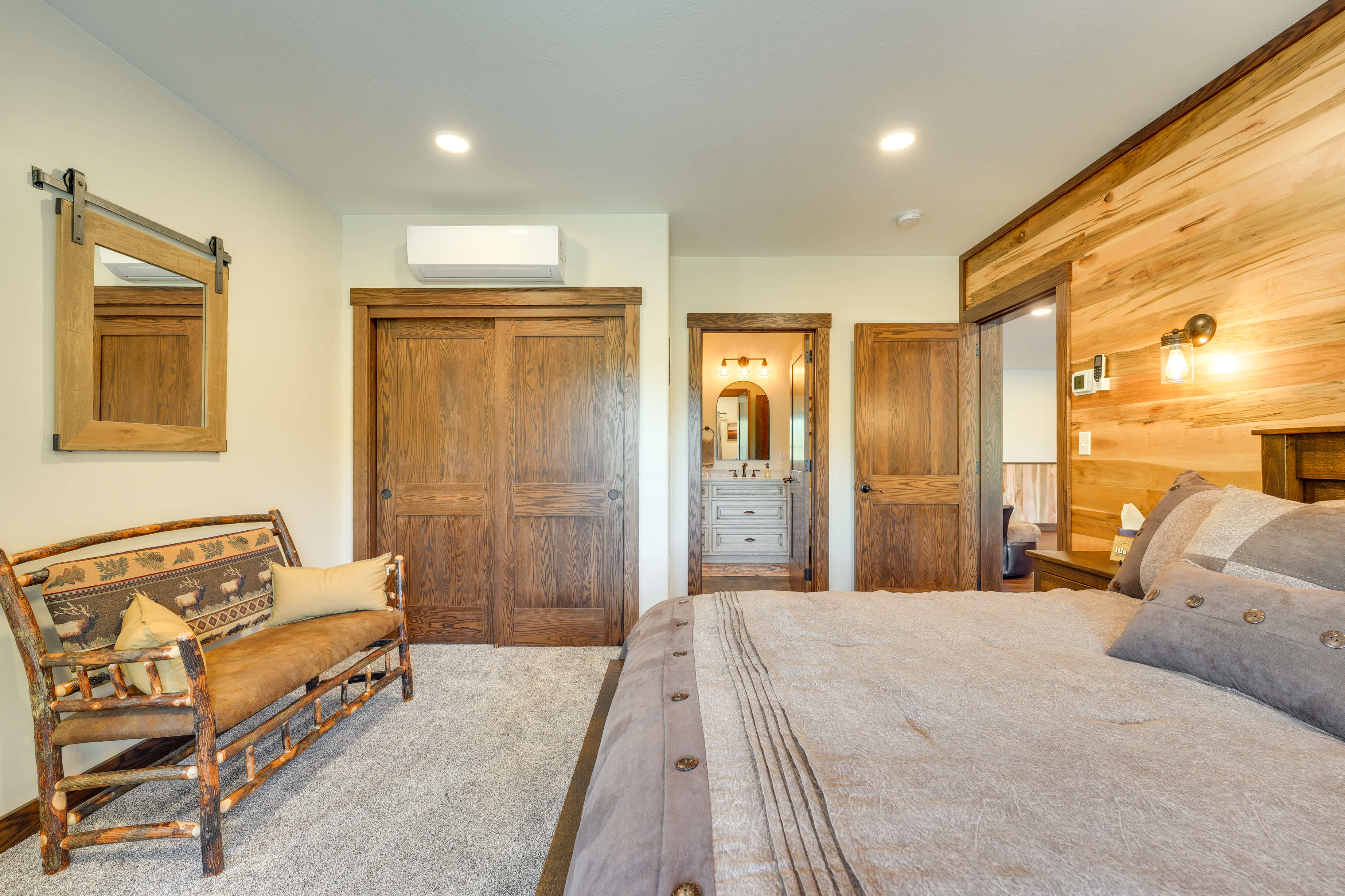 Stunning 'Bugle Hollow Lodge' w/ Mtn Views! Driftwood, PA Evolve