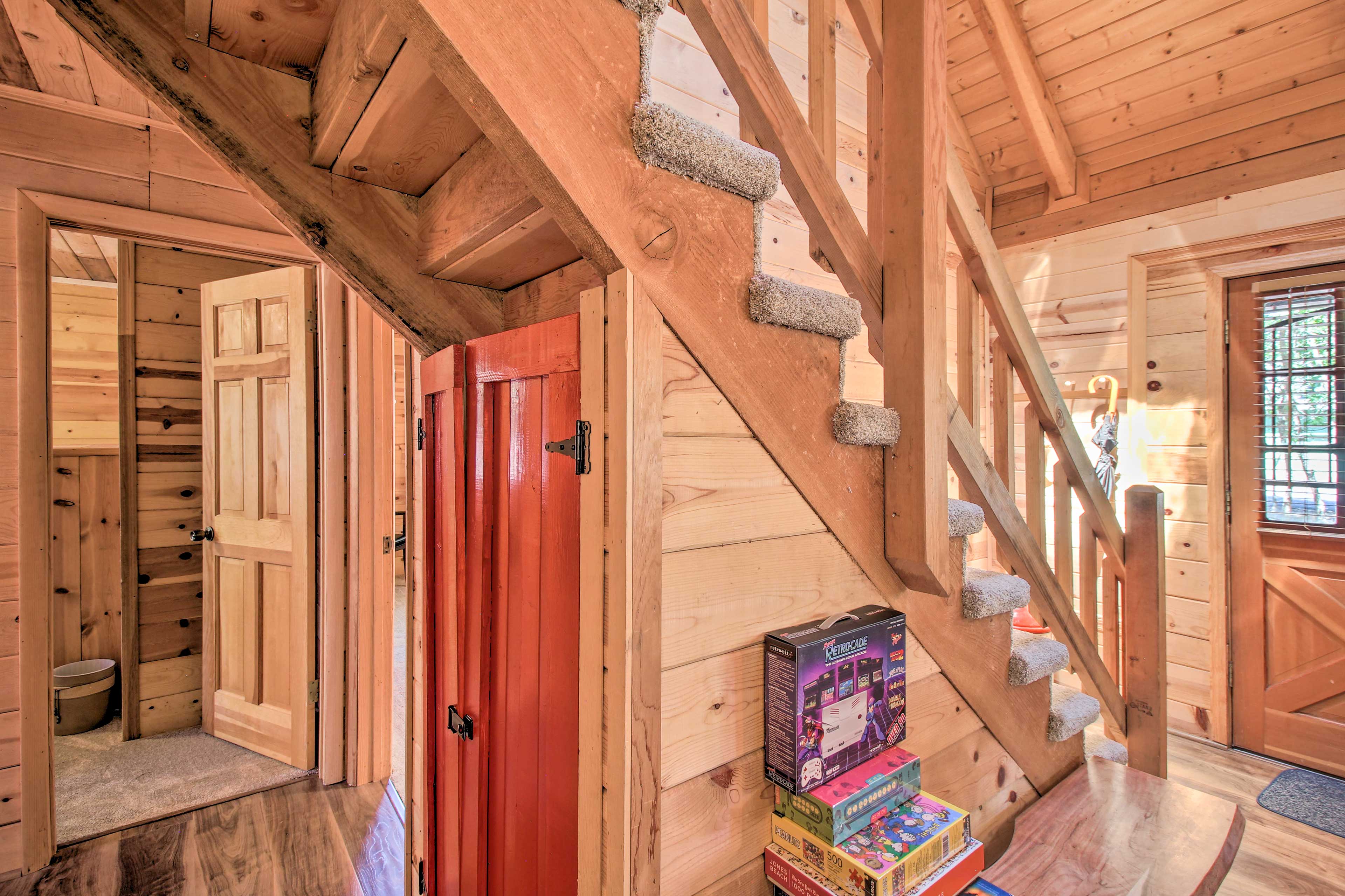 Cabin w/ Deck Hike, Ski & Golf Evolve