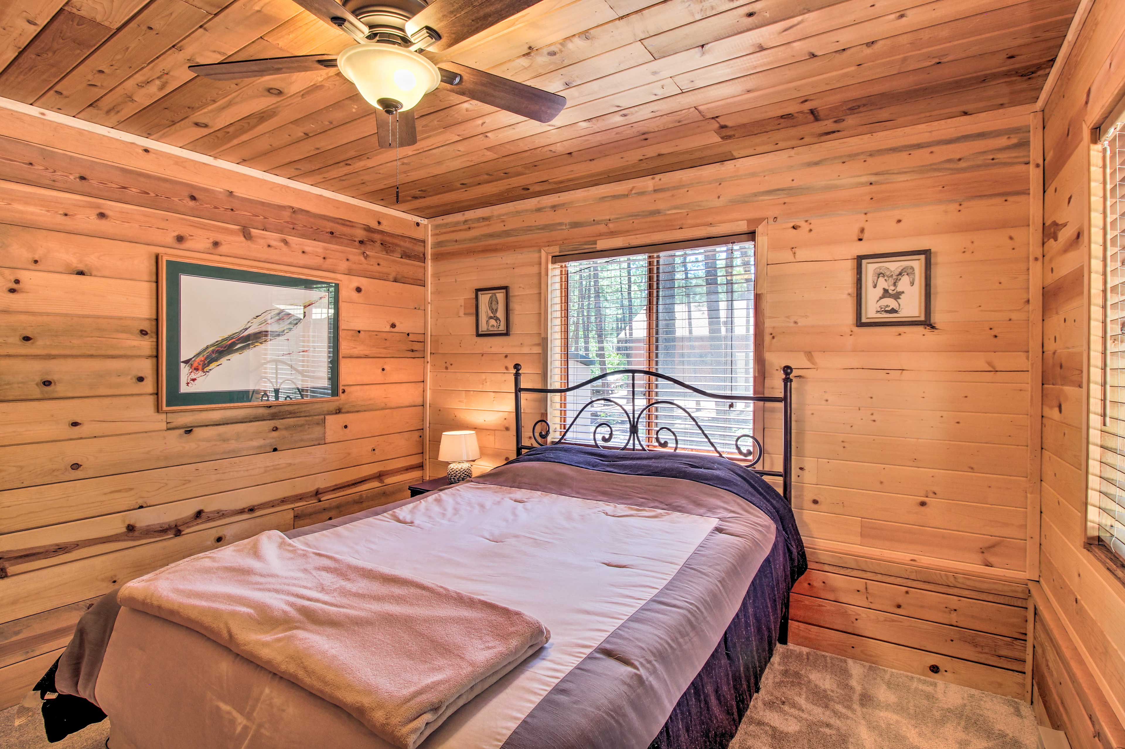 Cabin w/ Deck Hike, Ski & Golf Evolve