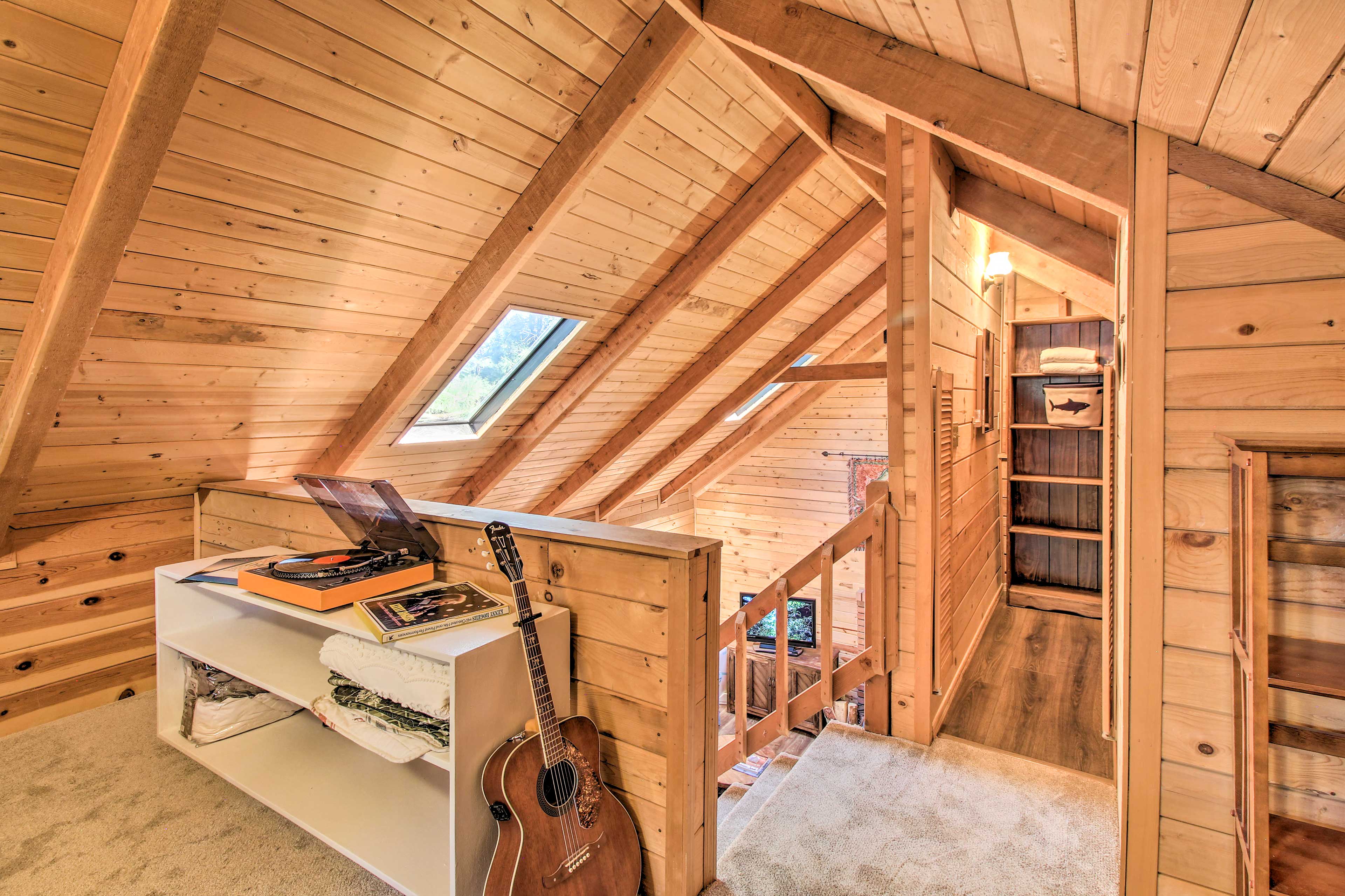 Cabin w/ Deck Hike, Ski & Golf Evolve